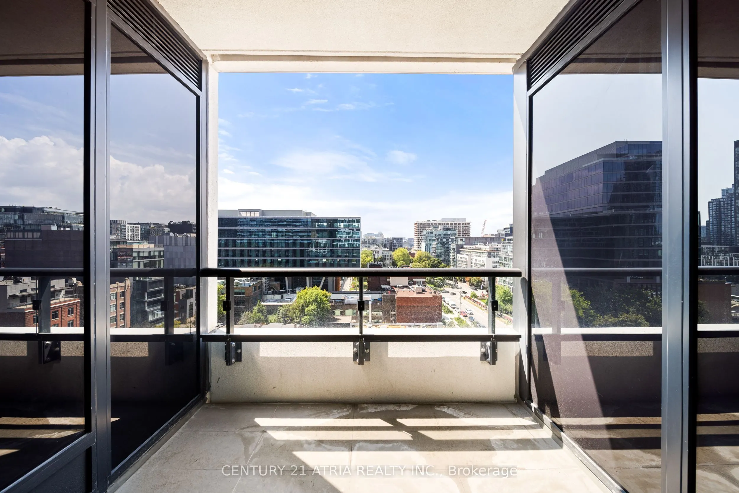 455 Wellington Street W, #810