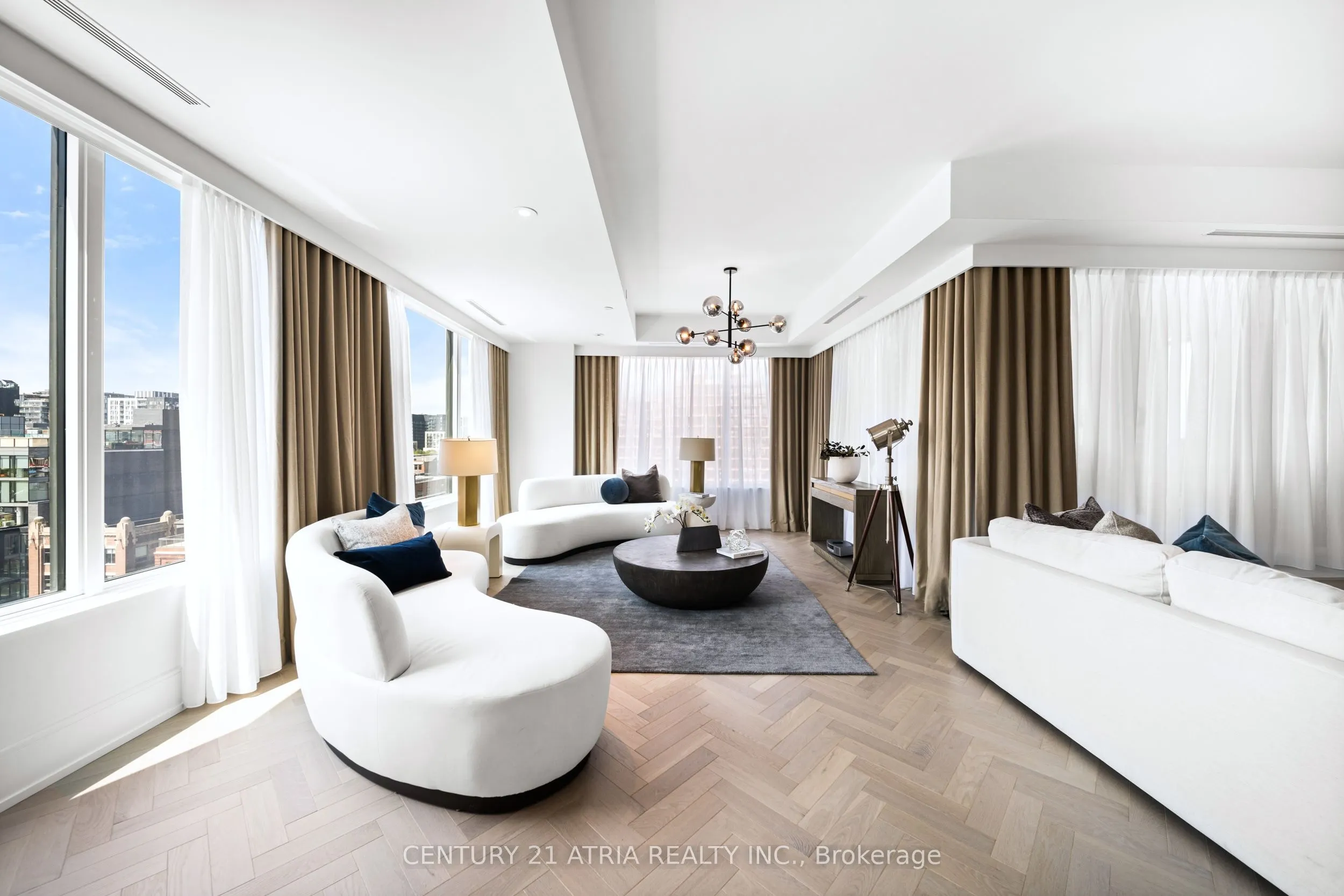 455 Wellington Street W, #810