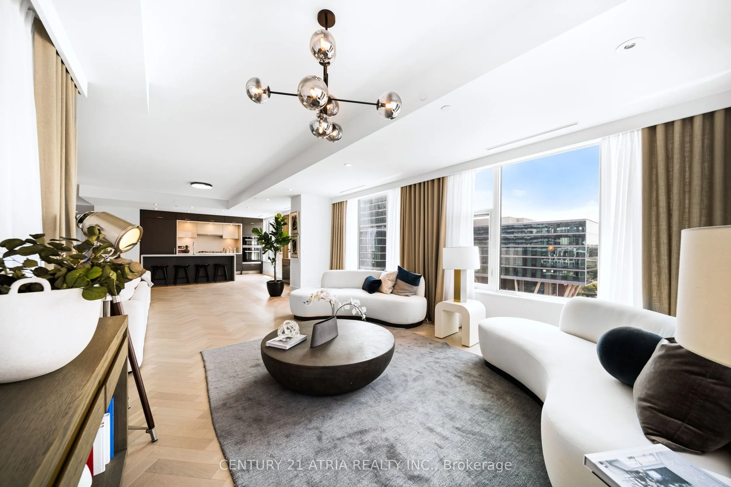 455 Wellington Street W, #810