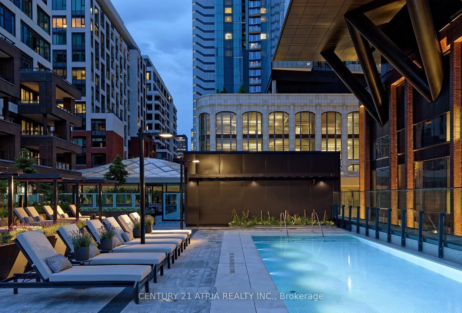 455 Wellington Street W, #810