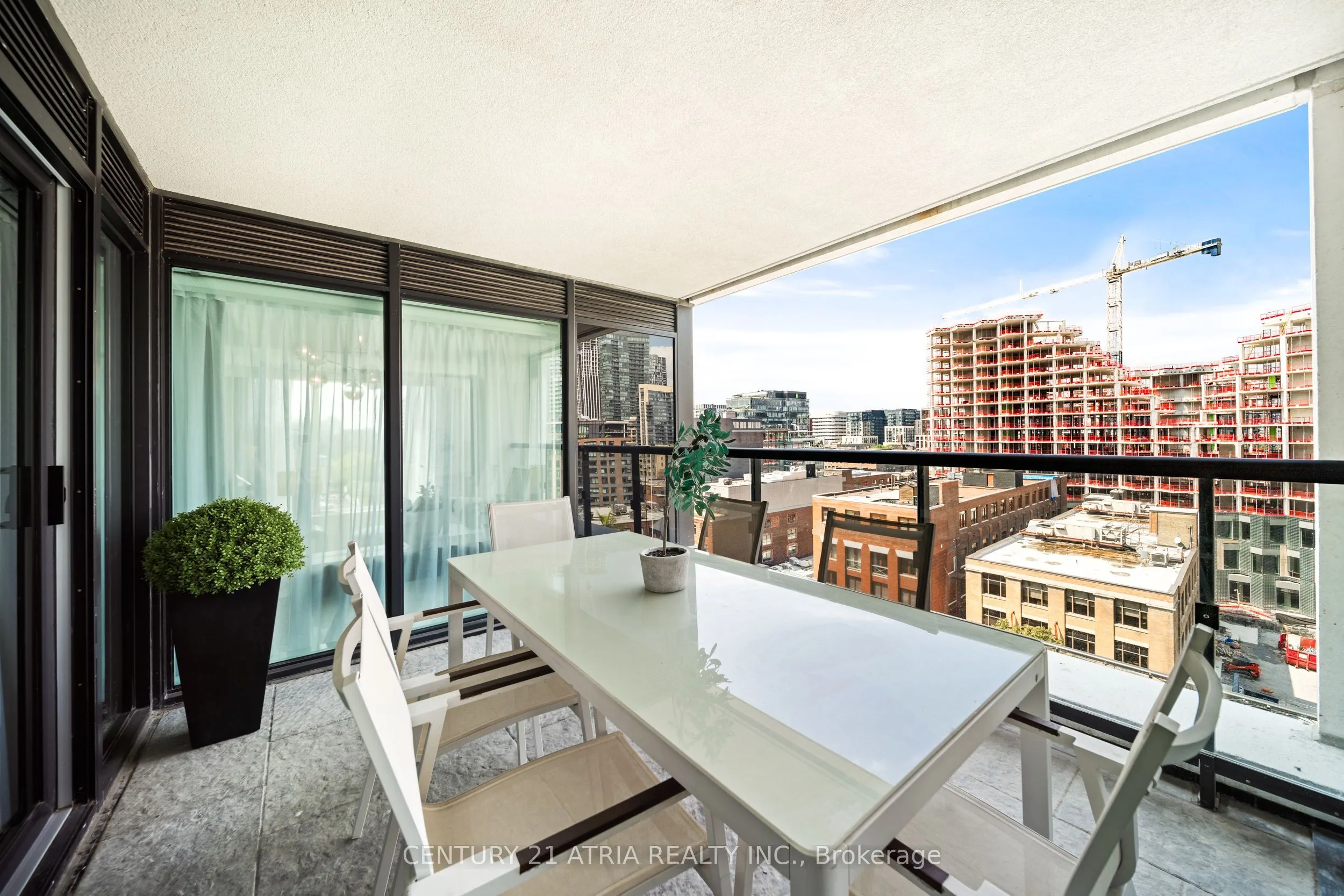 455 Wellington Street W, #810