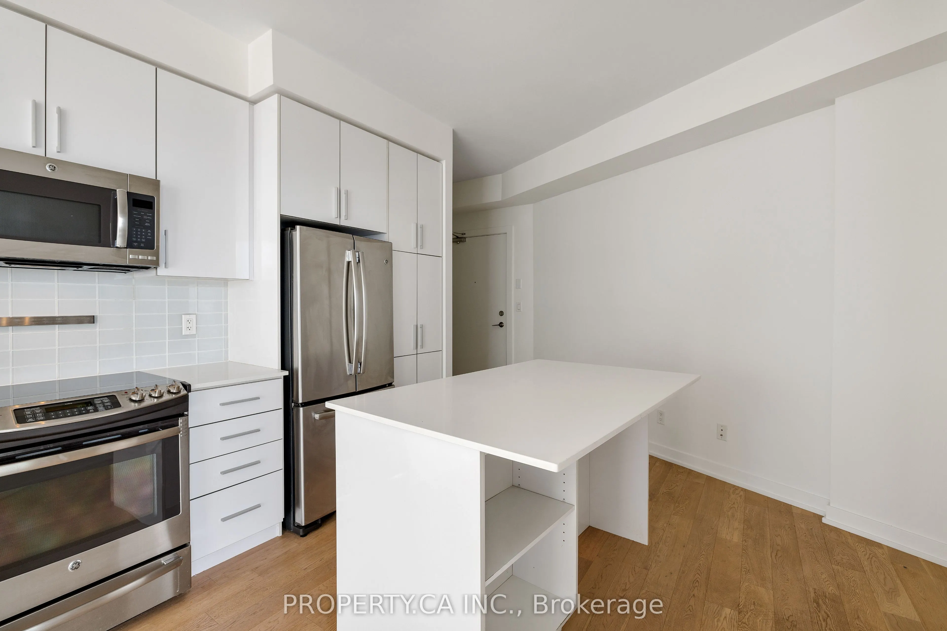 20 Bruyeres Mews, #2112