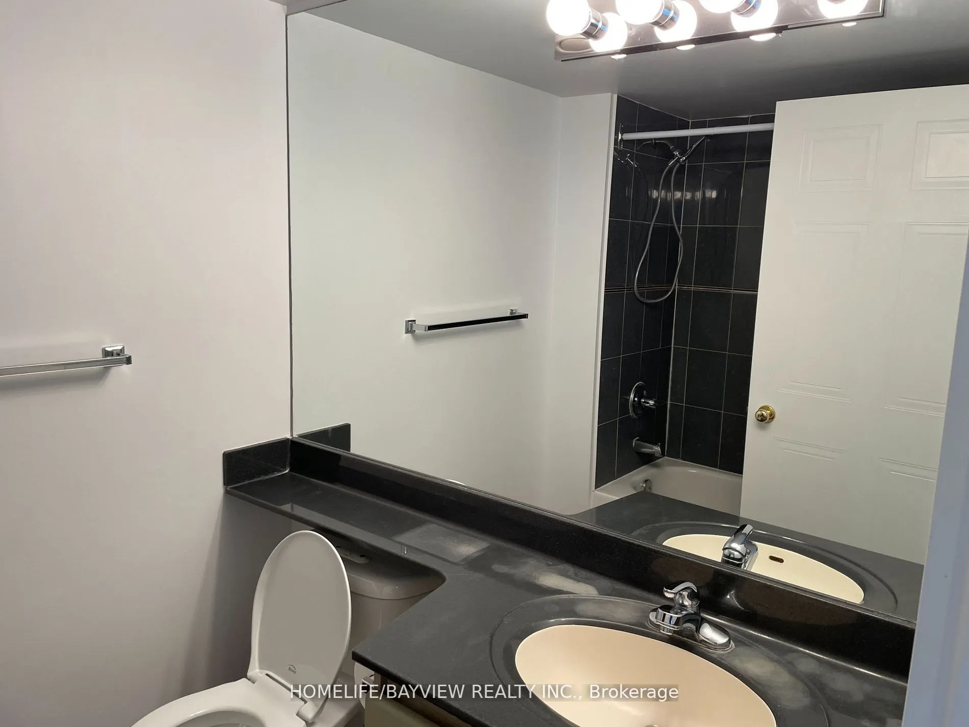 238 Doris Avenue, #2003