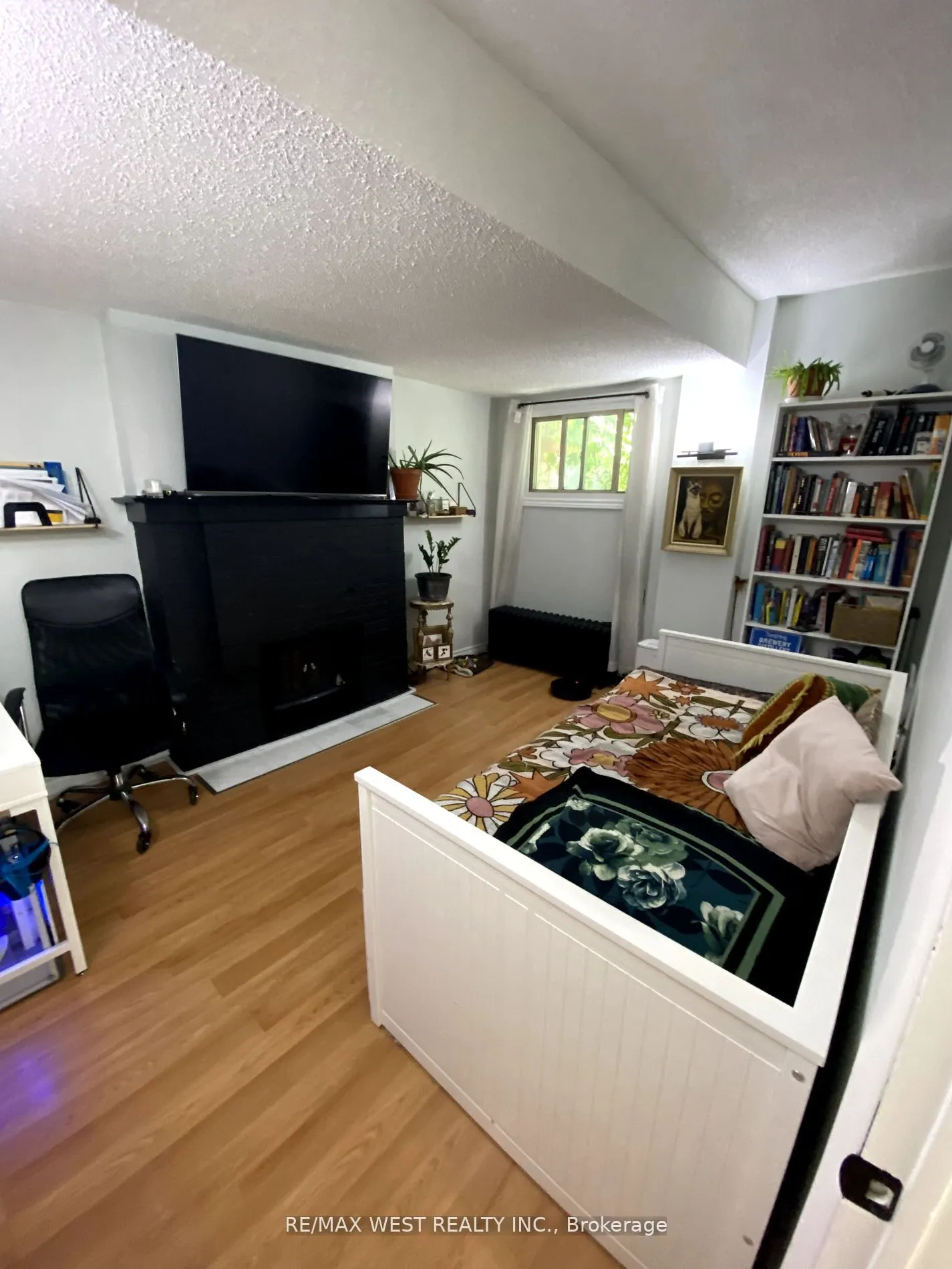 926 College Street, #Main Fl