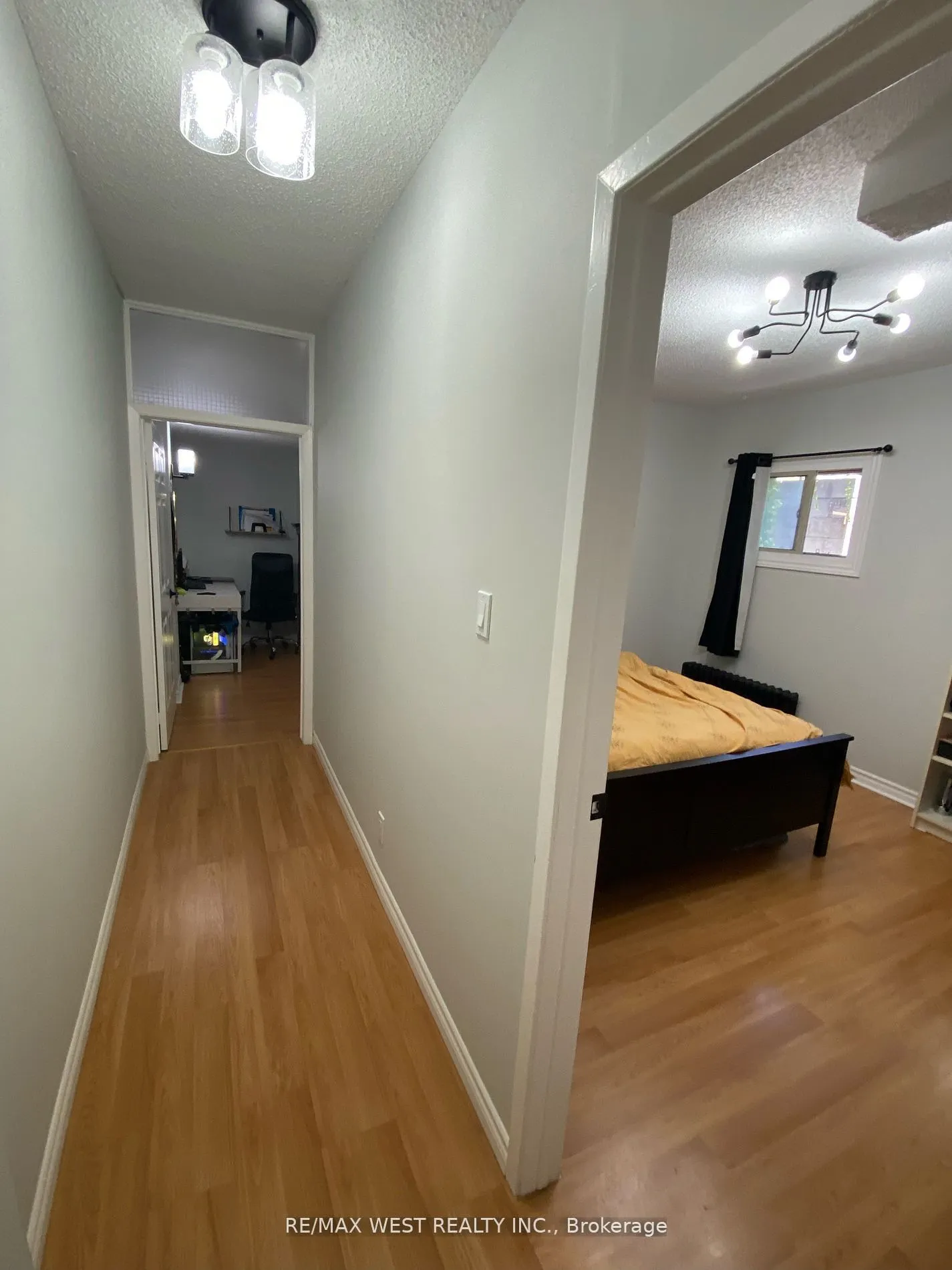 926 College Street, #Main Fl