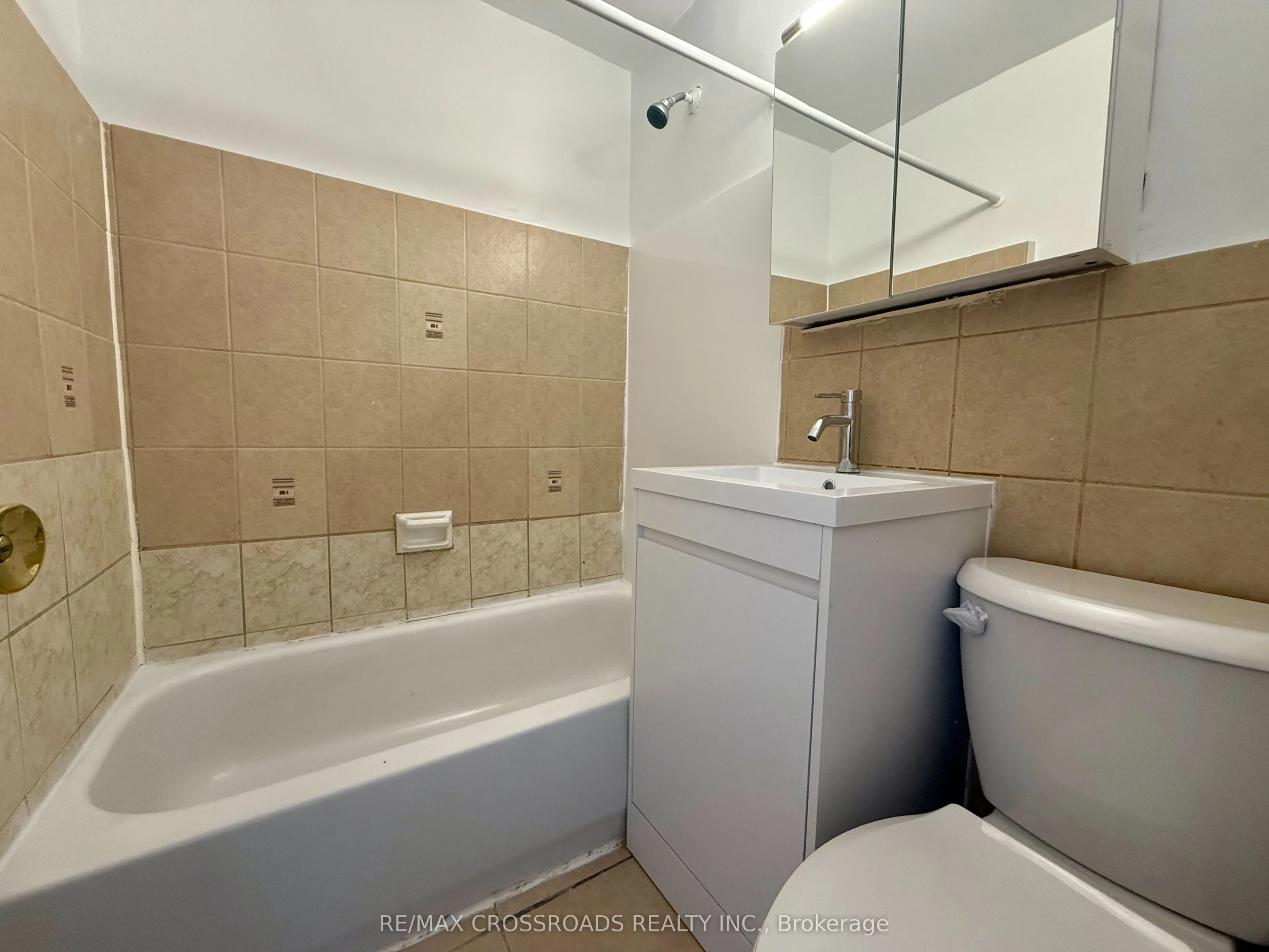 2770 Yonge Street, #B4