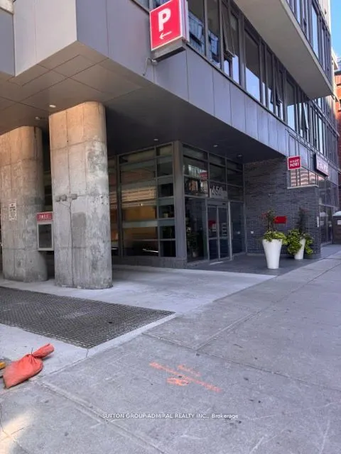 650 KING Street W, #901