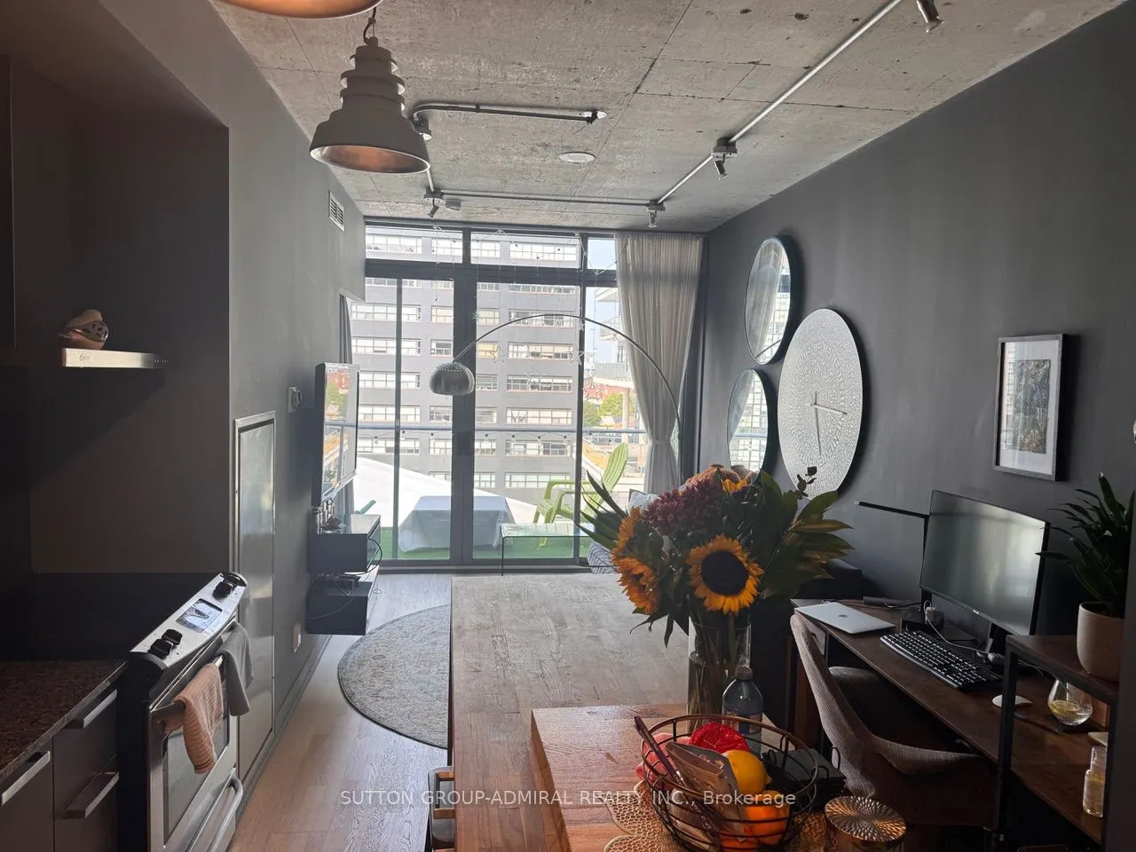 650 KING Street W, #901