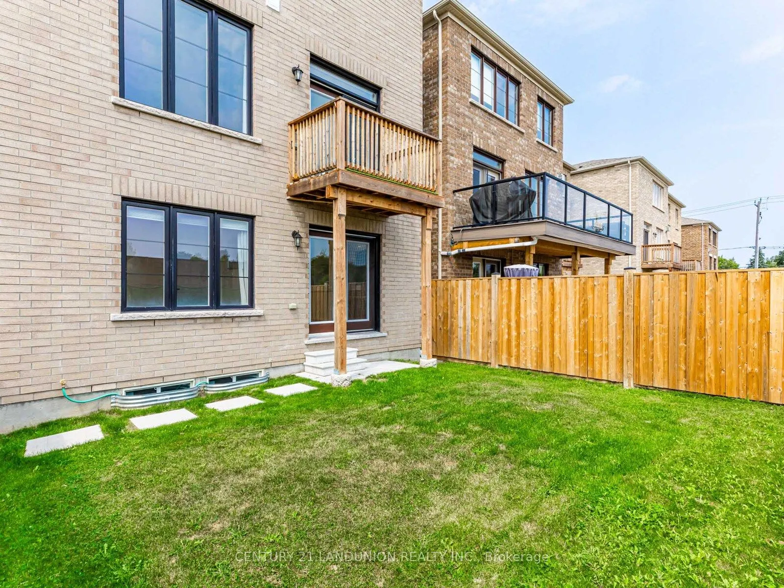 77 William Durie Way