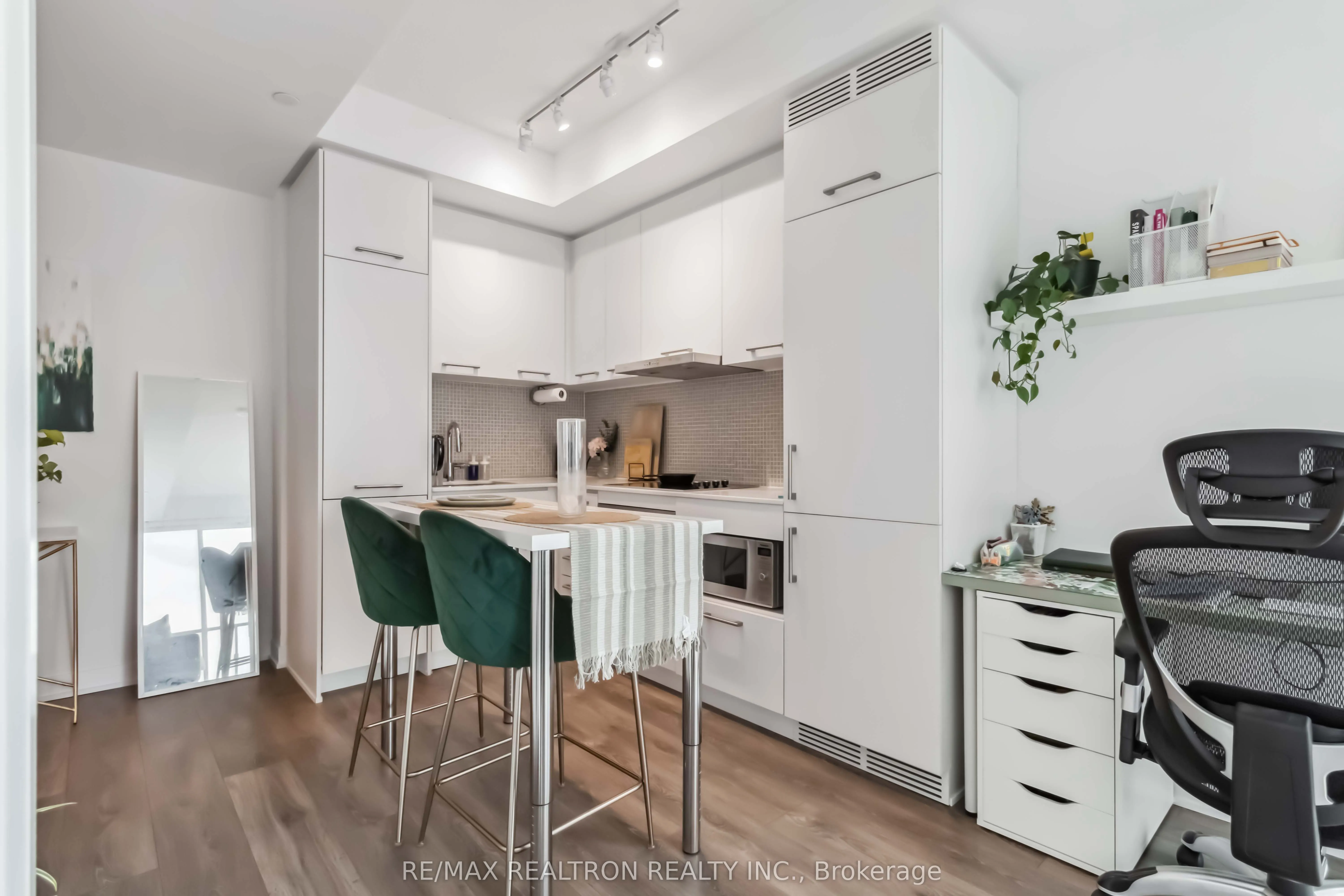 87 Peter Street, #3306