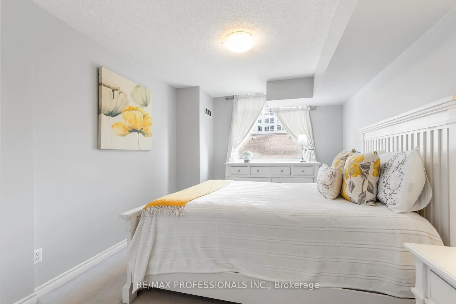 8 Rean Drive, #411