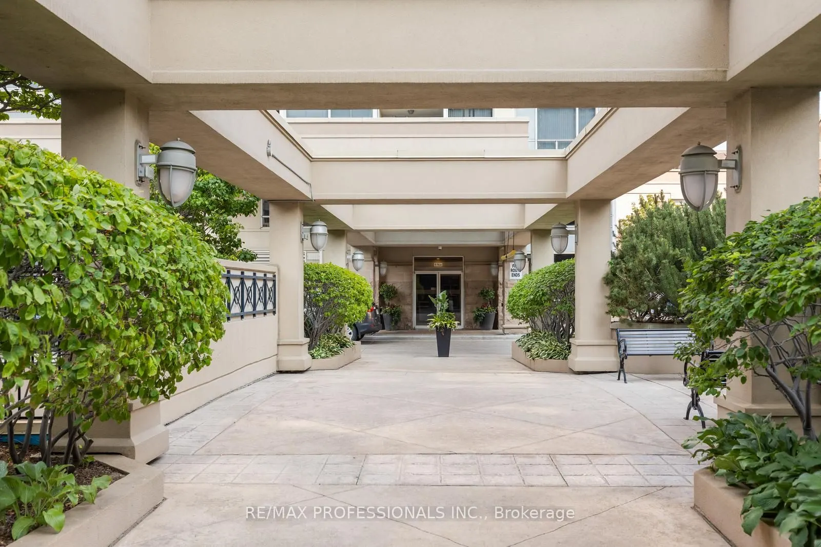 8 Rean Drive, #411