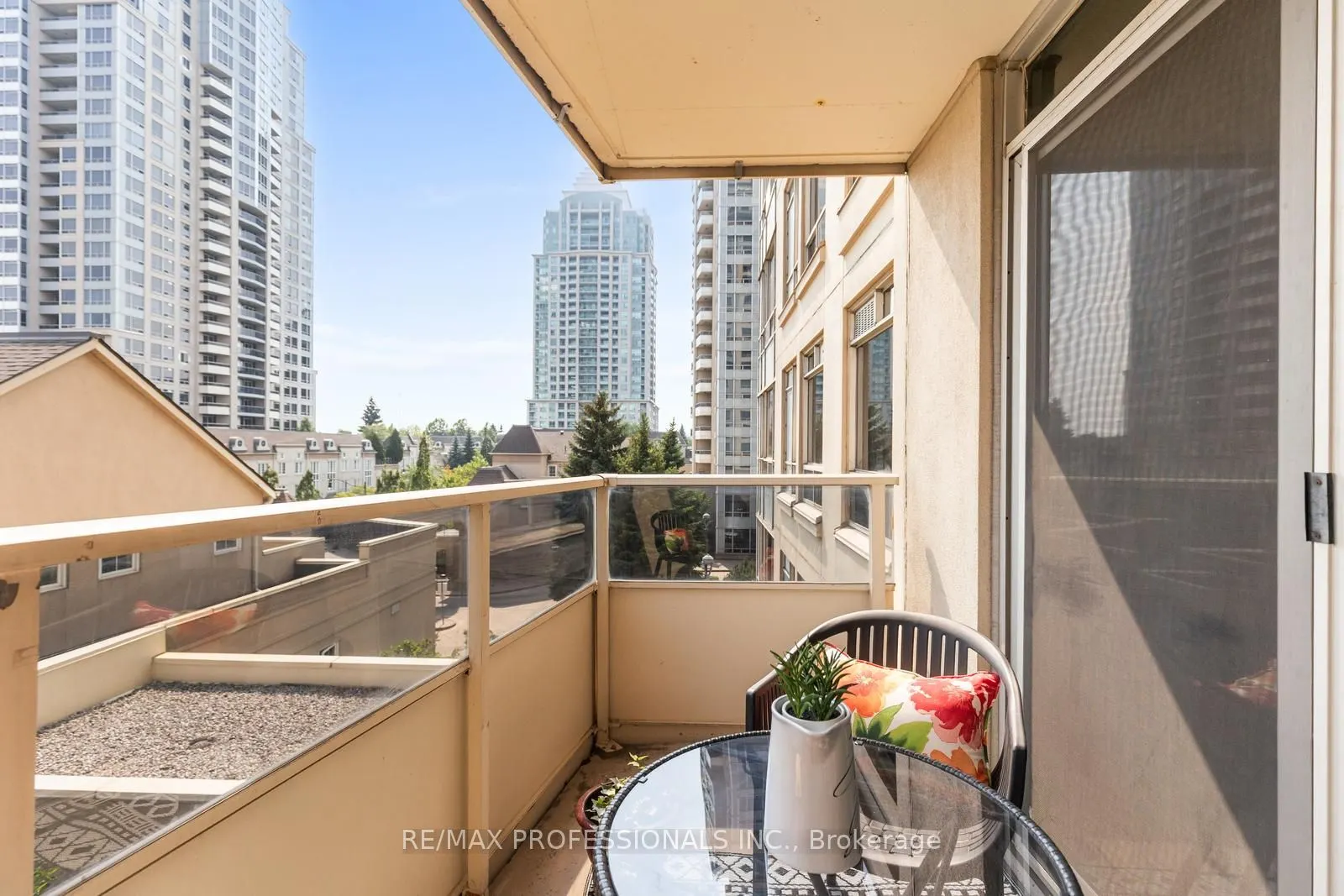 8 Rean Drive, #411