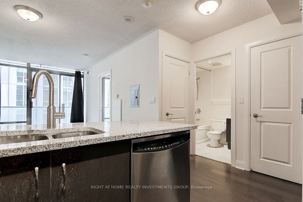 18 Yorkville Avenue, #704