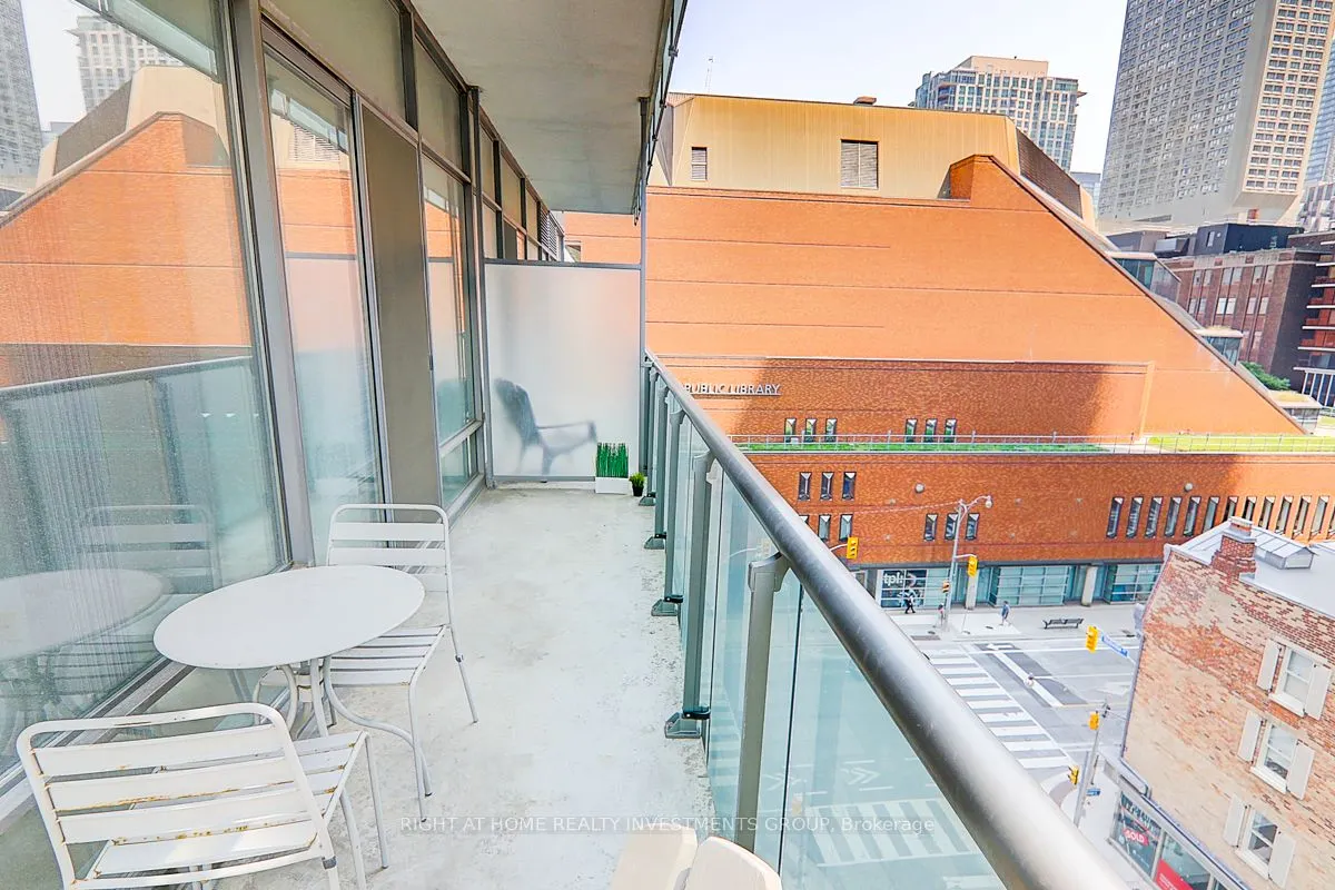 18 Yorkville Avenue, #704