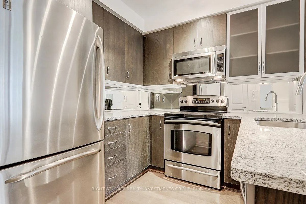 18 Yorkville Avenue, #704