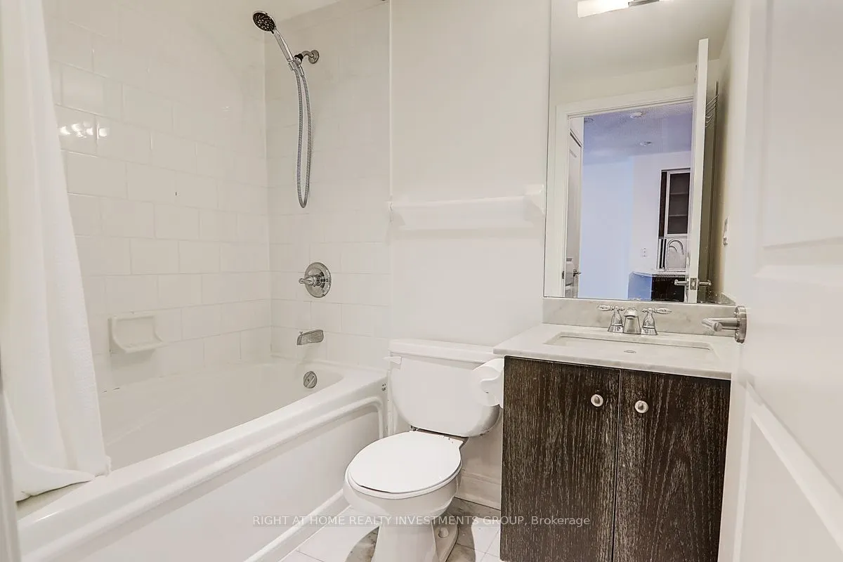 18 Yorkville Avenue, #704