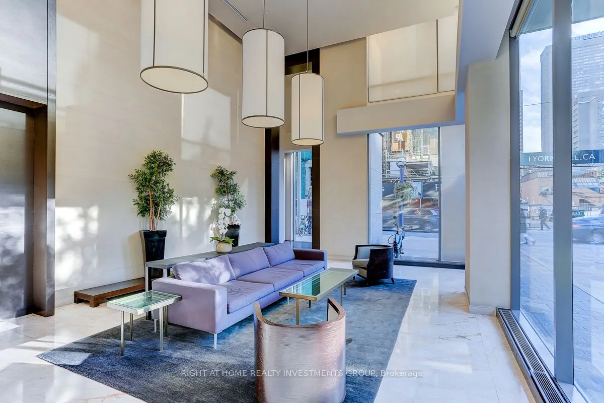18 Yorkville Avenue, #704