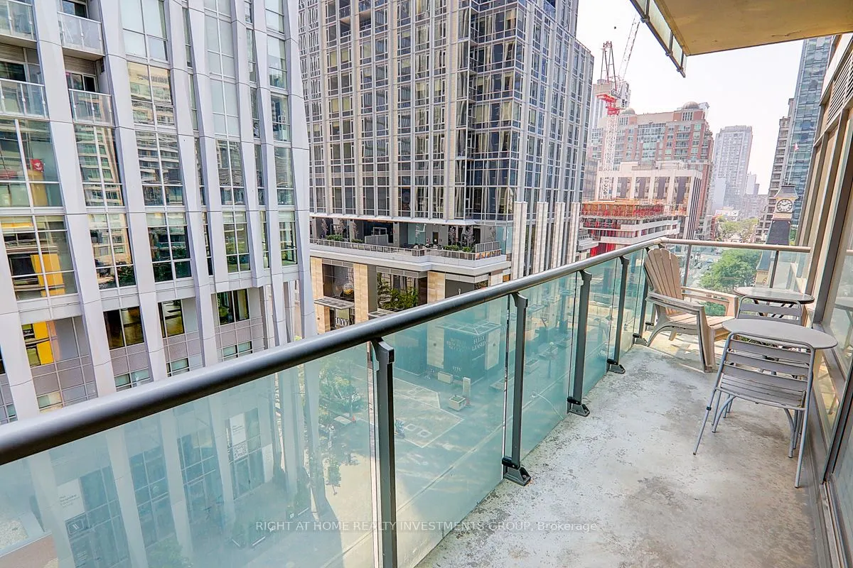 18 Yorkville Avenue, #704