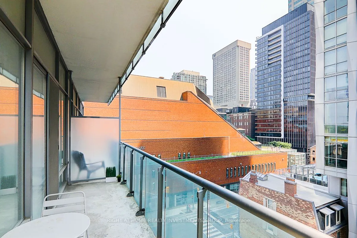 18 Yorkville Avenue, #704