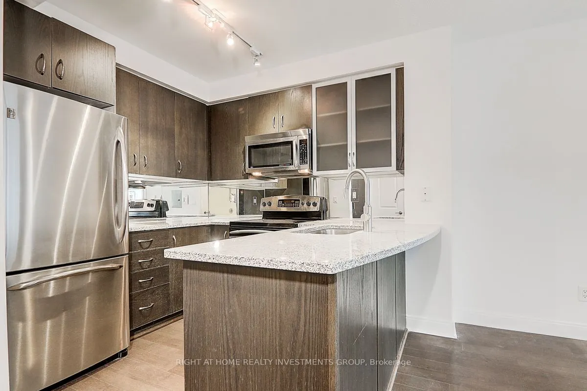 18 Yorkville Avenue, #704