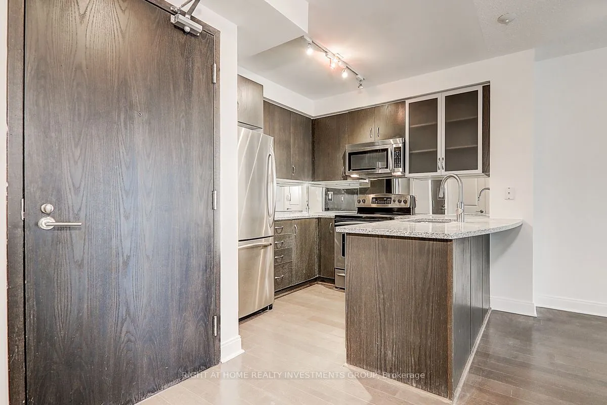18 Yorkville Avenue, #704