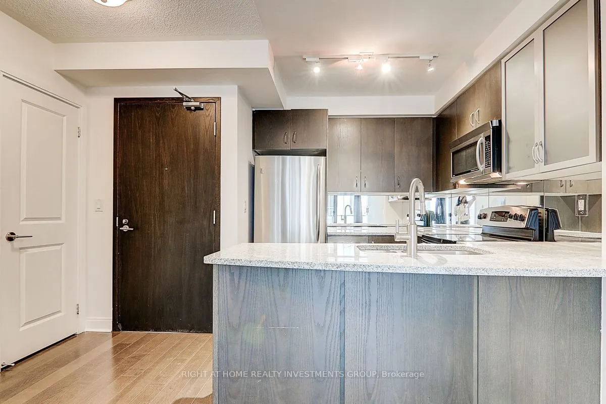 18 Yorkville Avenue, #704