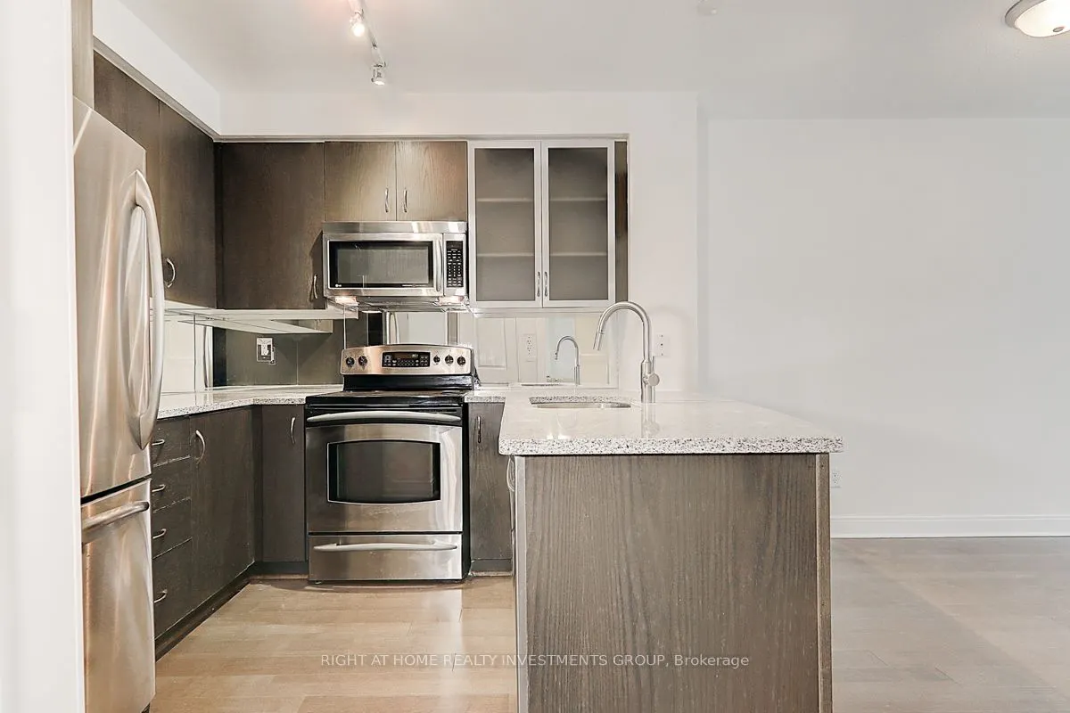 18 Yorkville Avenue, #704