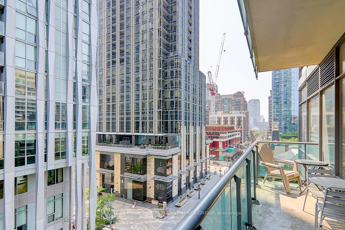 18 Yorkville Avenue, #704
