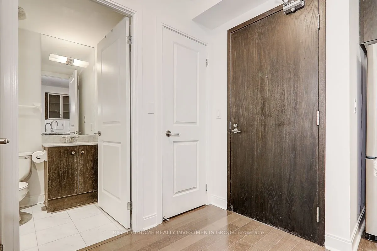 18 Yorkville Avenue, #704