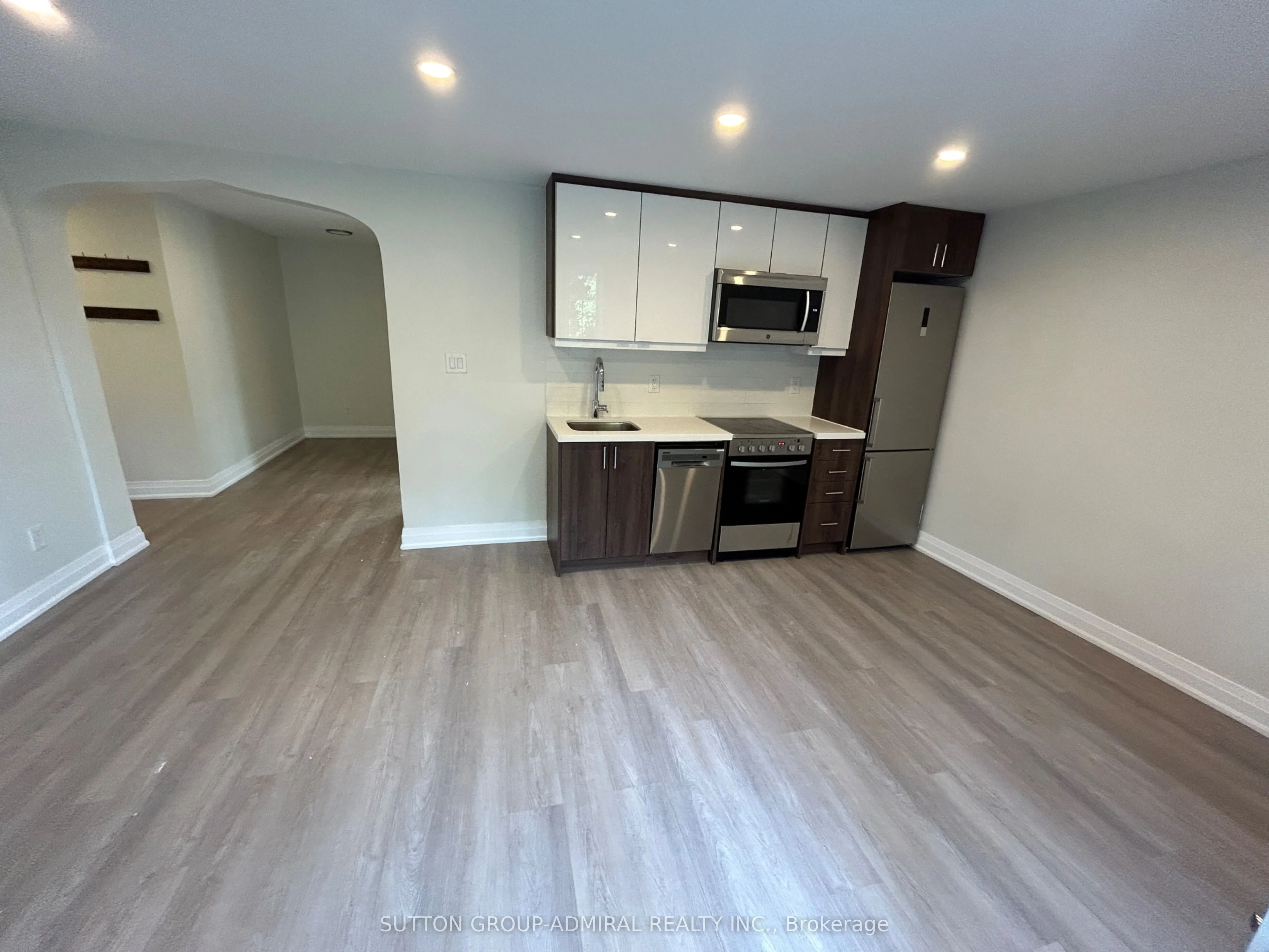 699 Eglinton Avenue W, #307