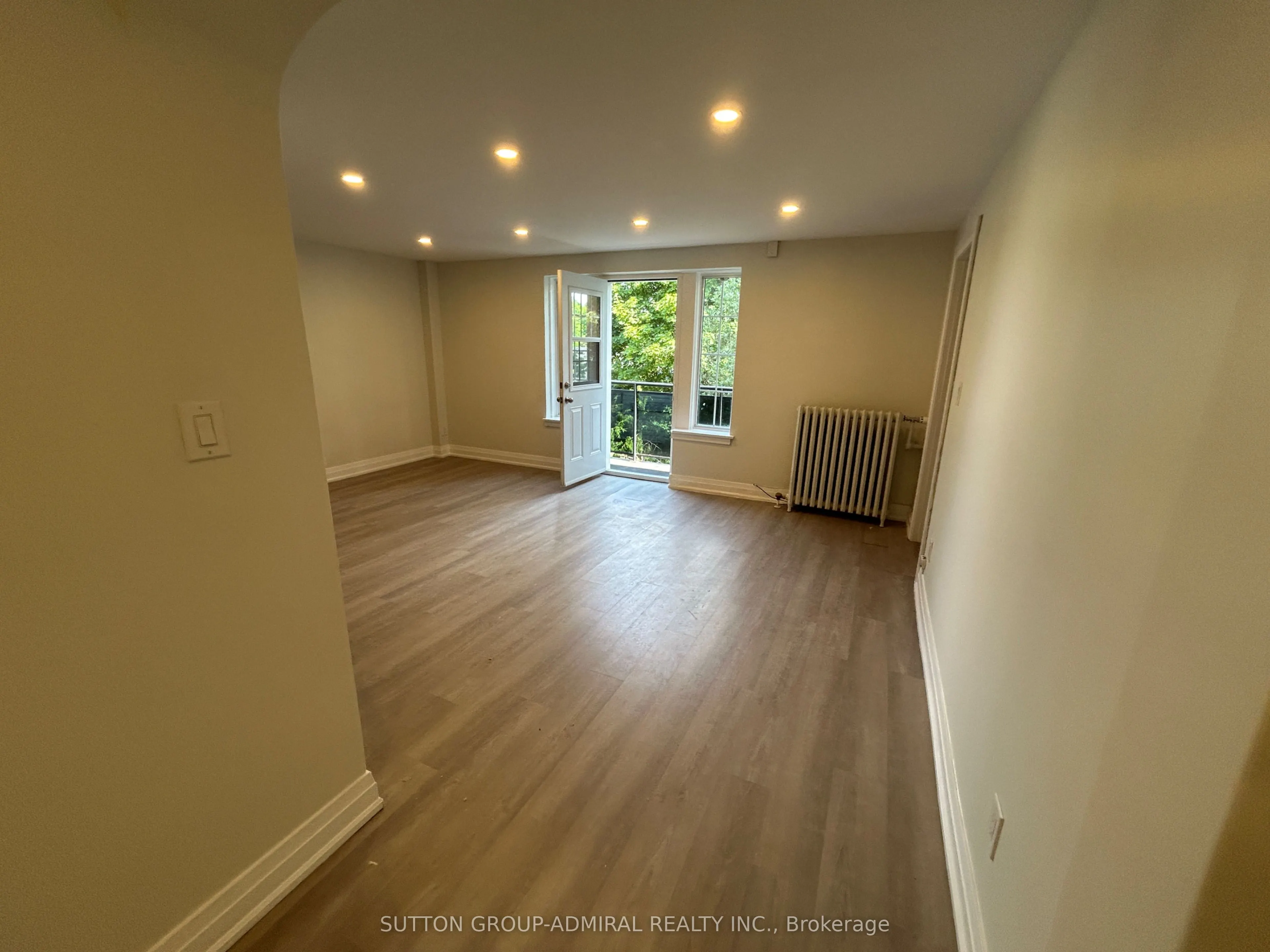699 Eglinton Avenue W, #307