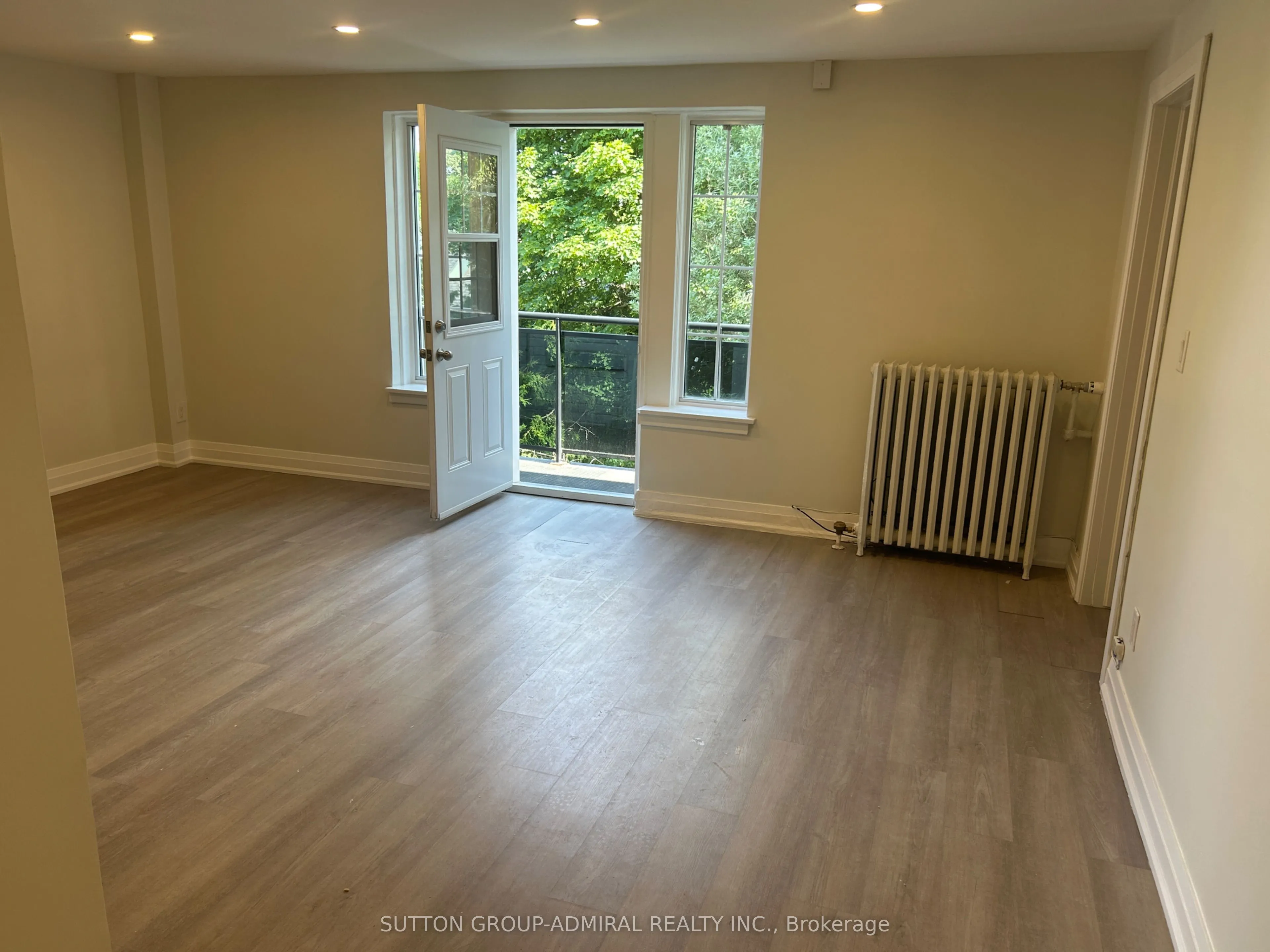 699 Eglinton Avenue W, #307