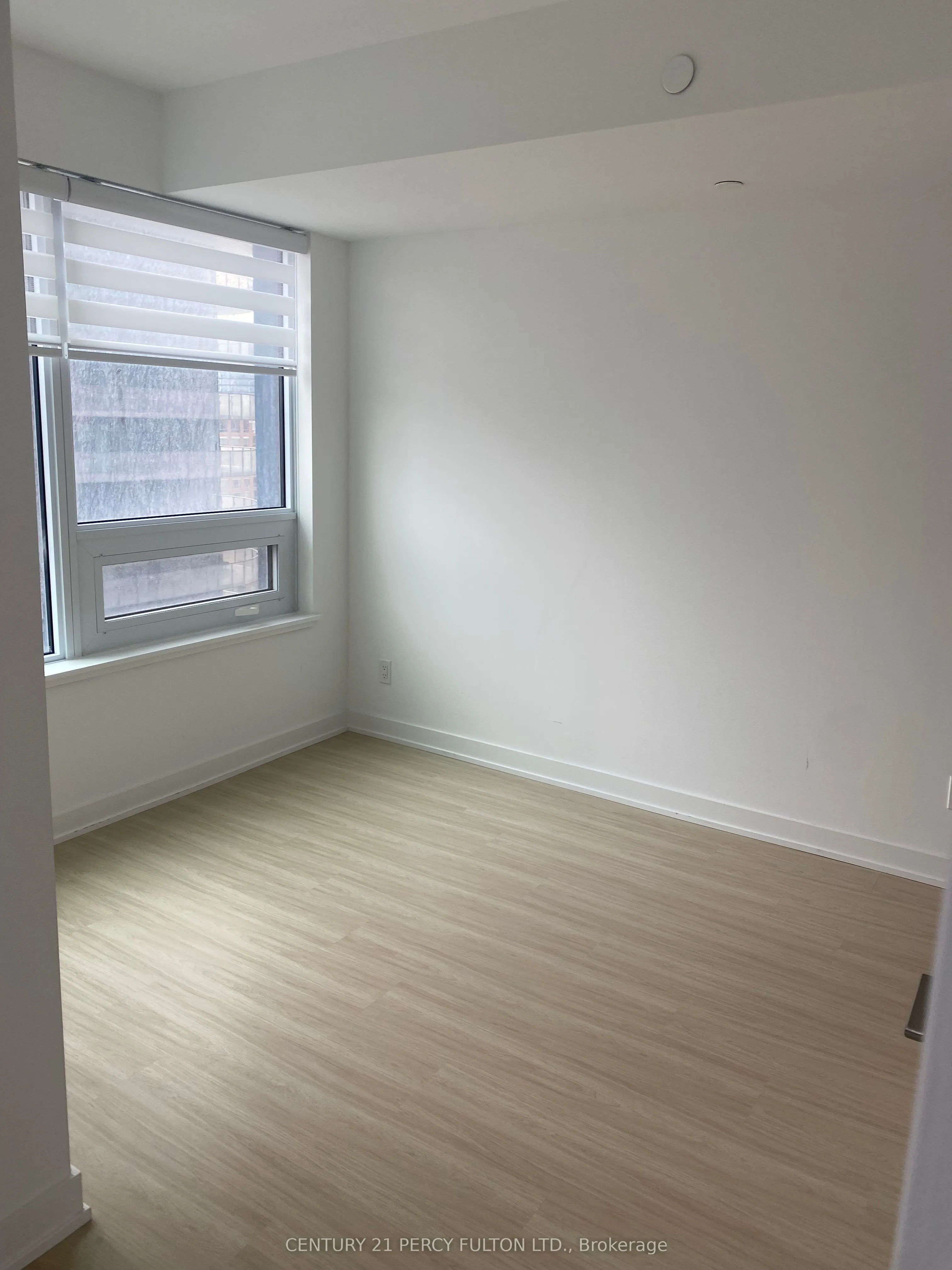 8 Wellesley Street W, #1712