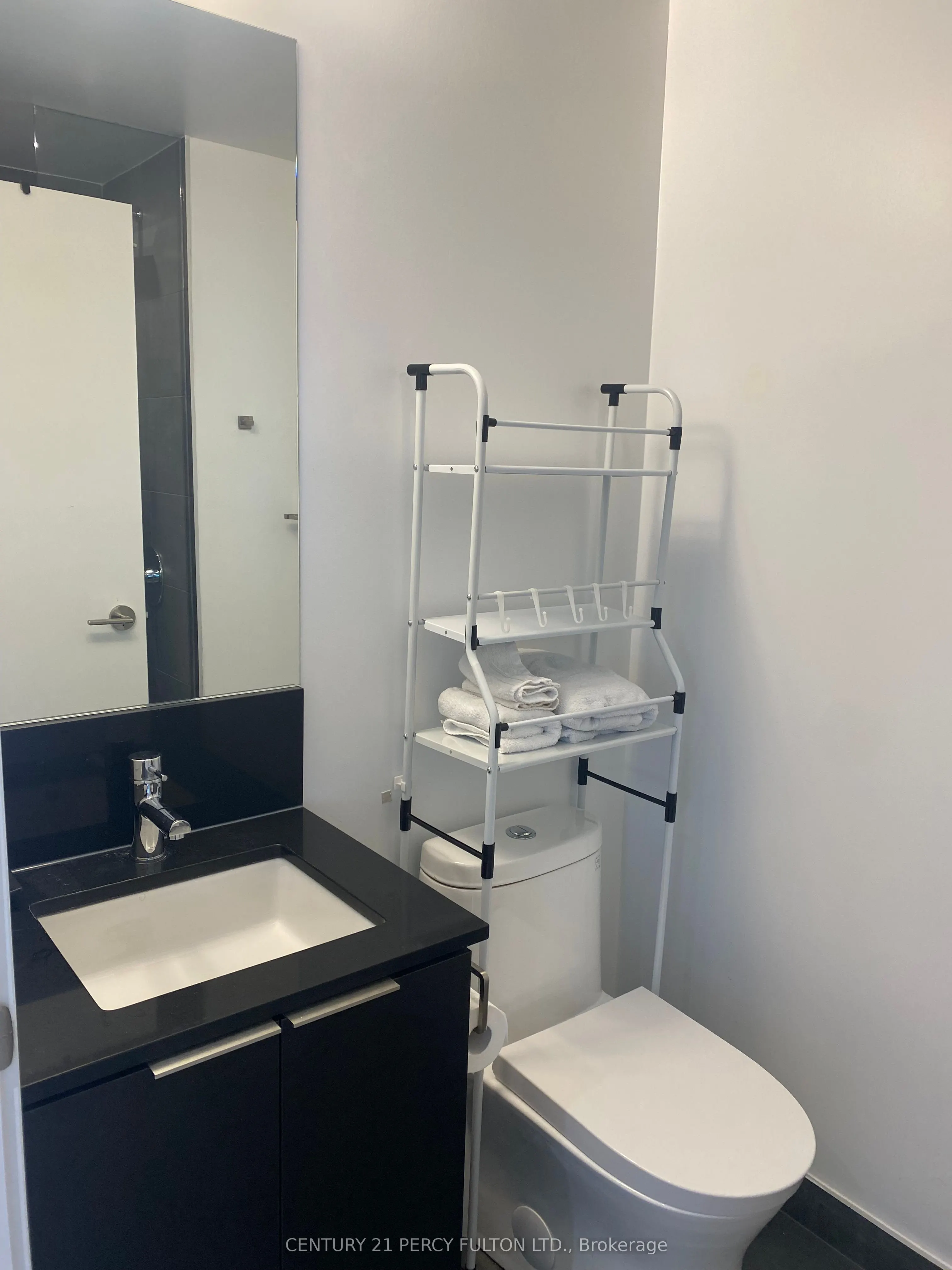 8 Wellesley Street W, #1712