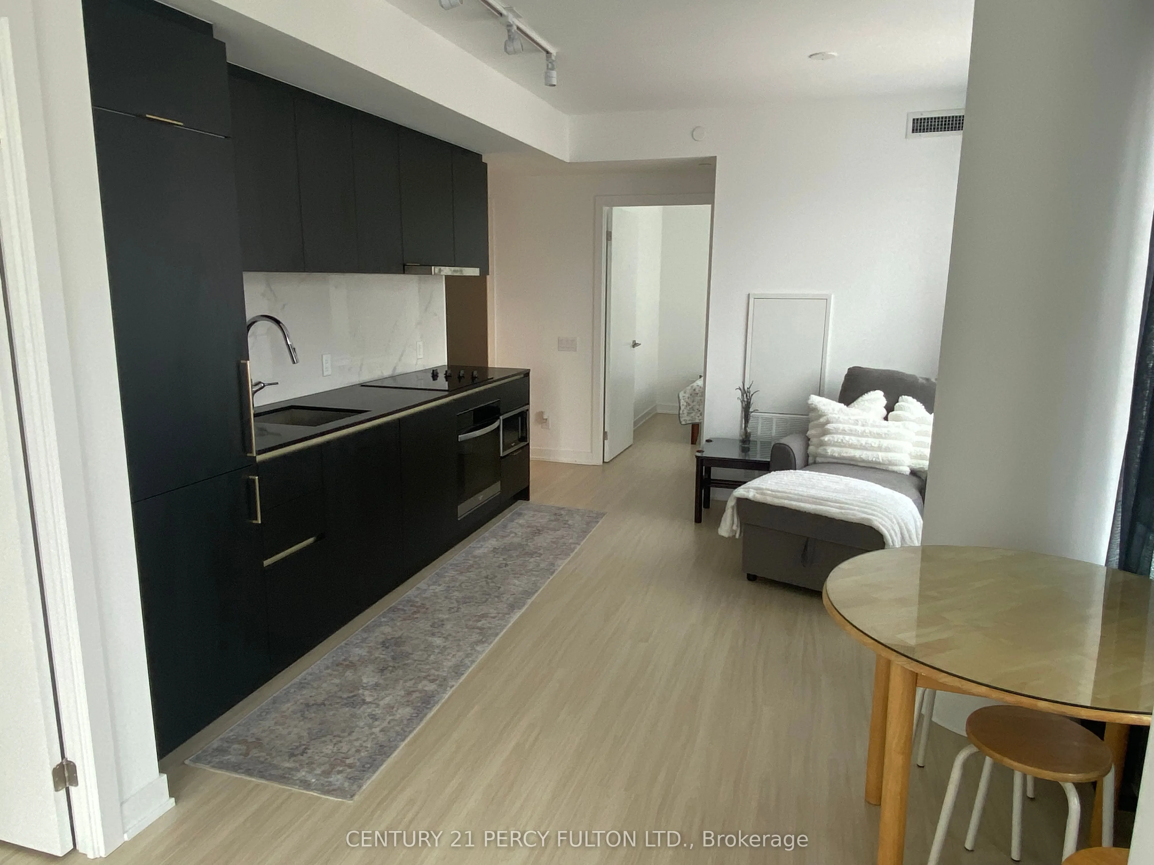 8 Wellesley Street W, #1712