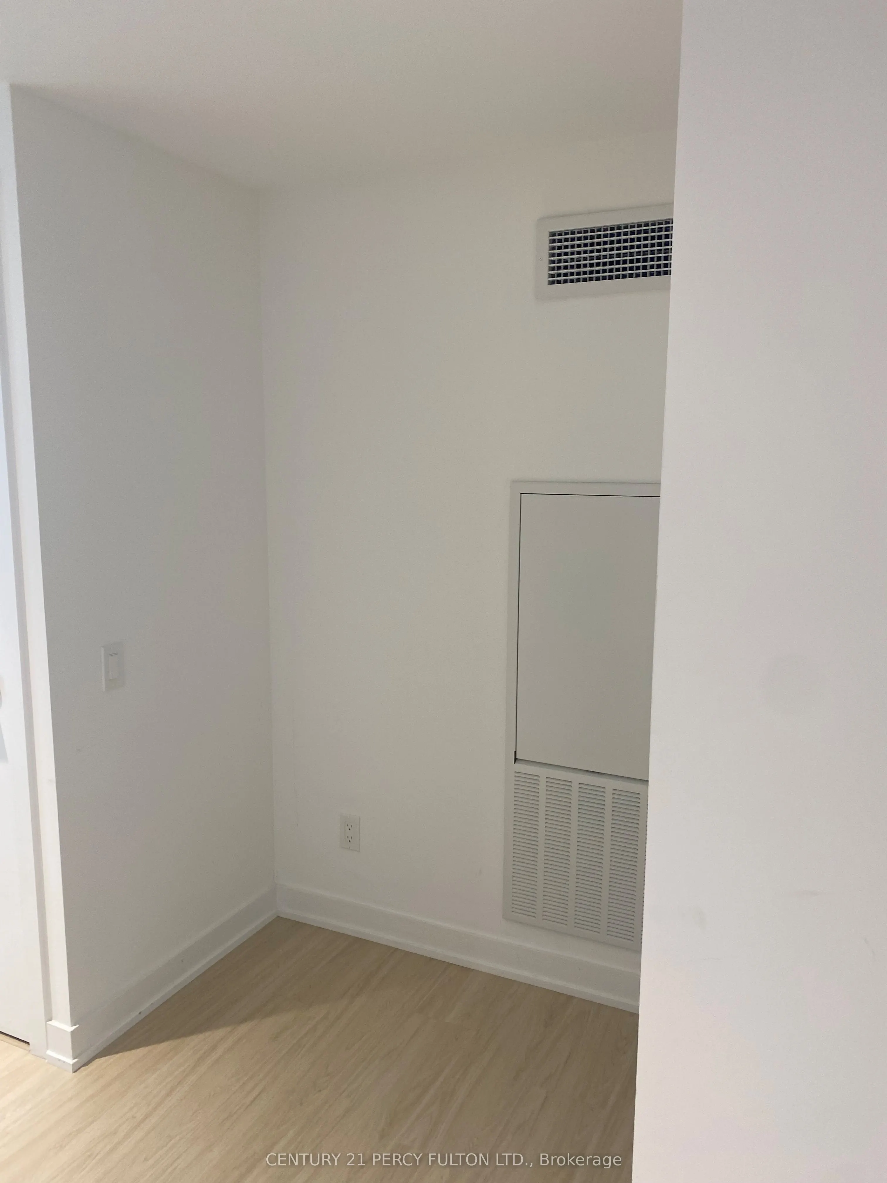 8 Wellesley Street W, #1712