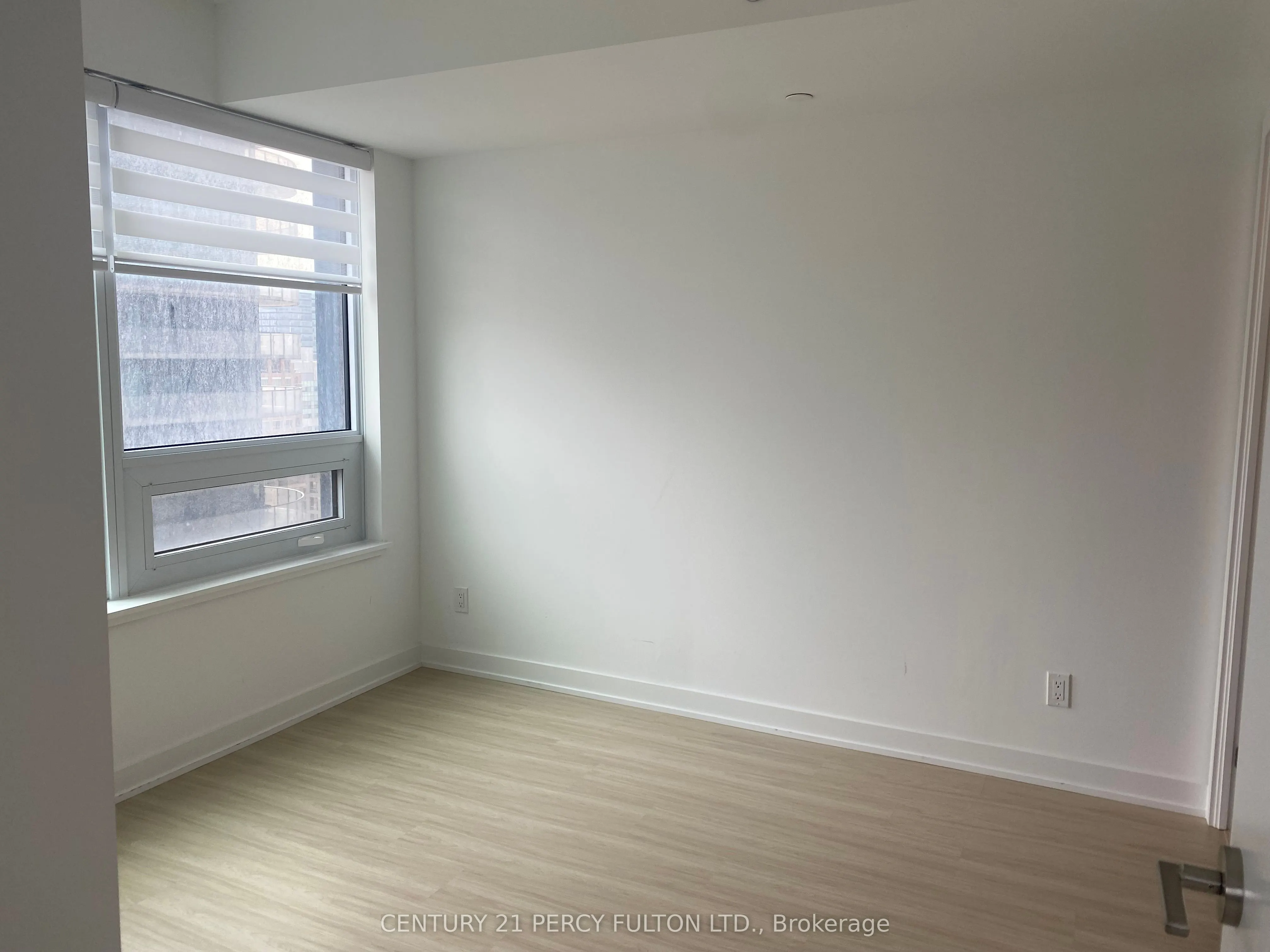 8 Wellesley Street W, #1712