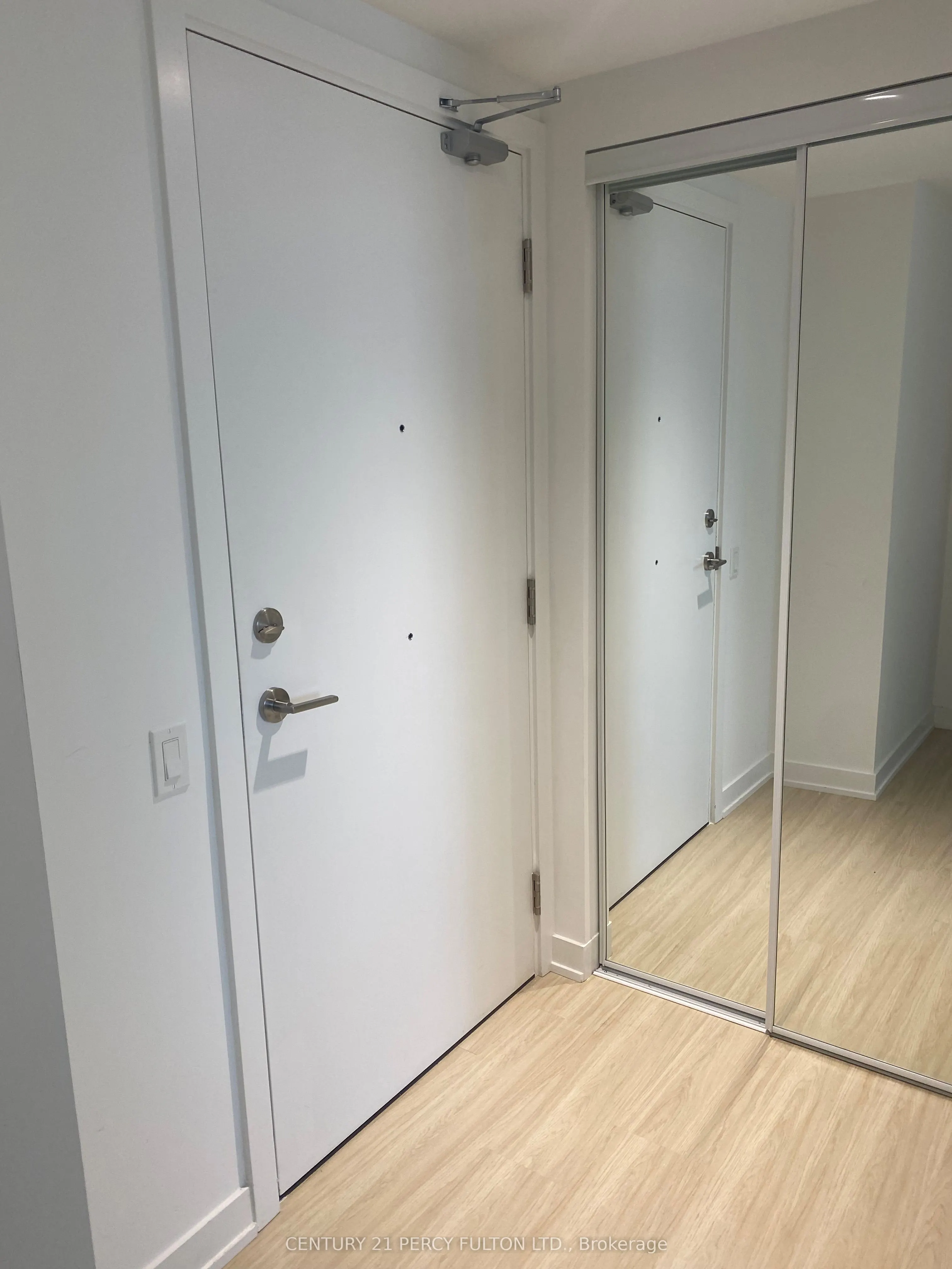 8 Wellesley Street W, #1712
