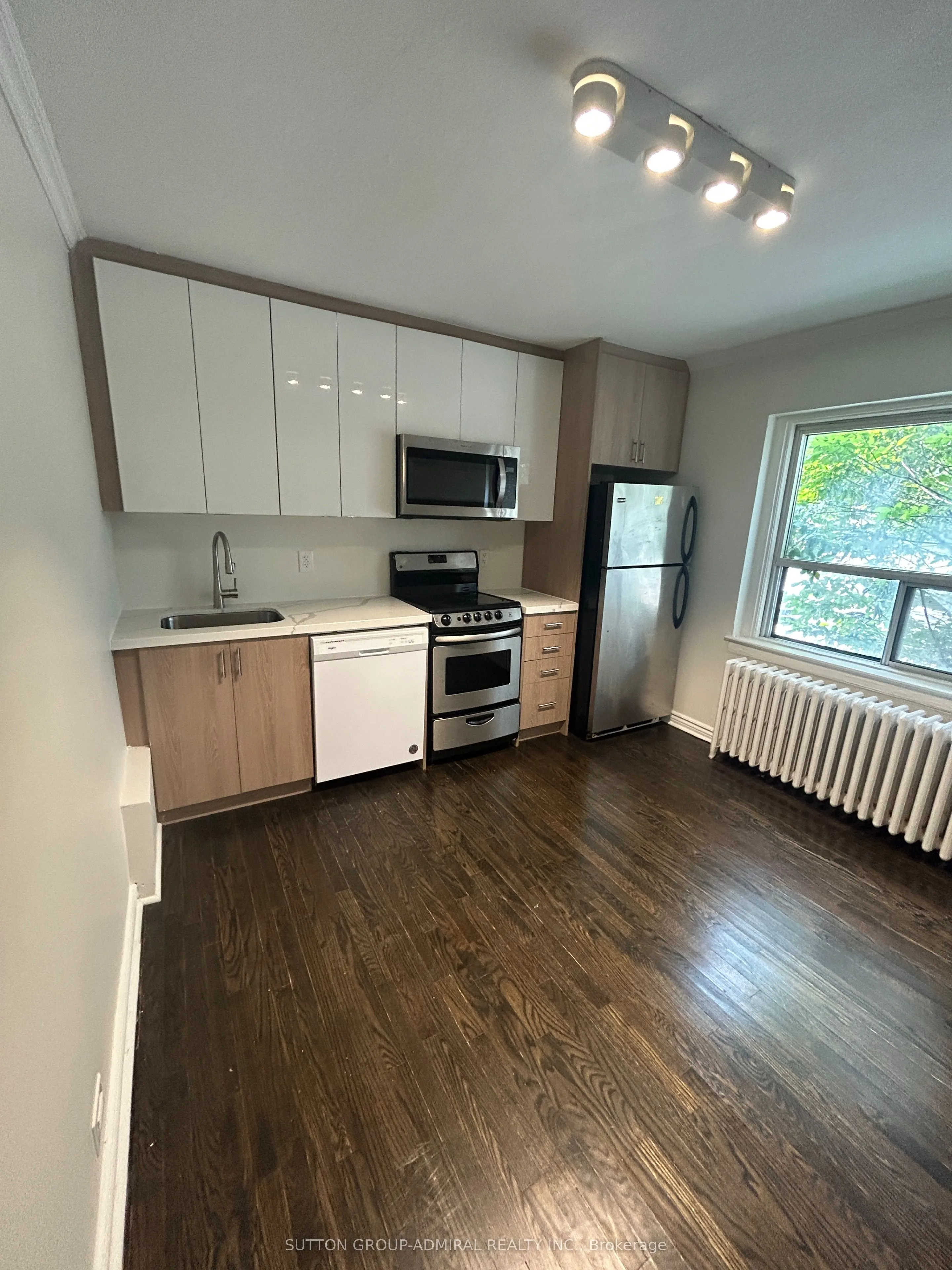 166 Eastbourne Avenue, #14