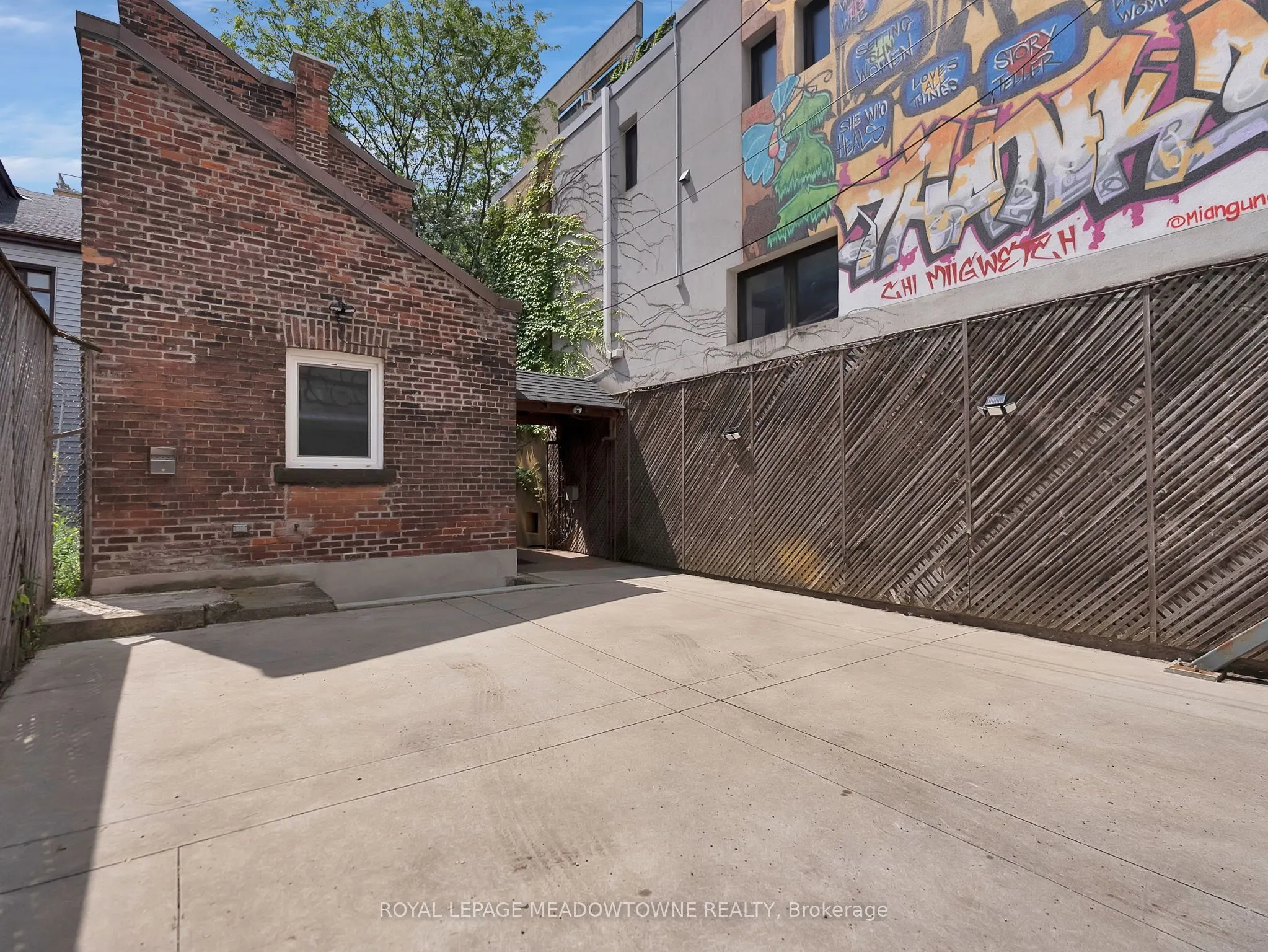 544 Richmond Street W
