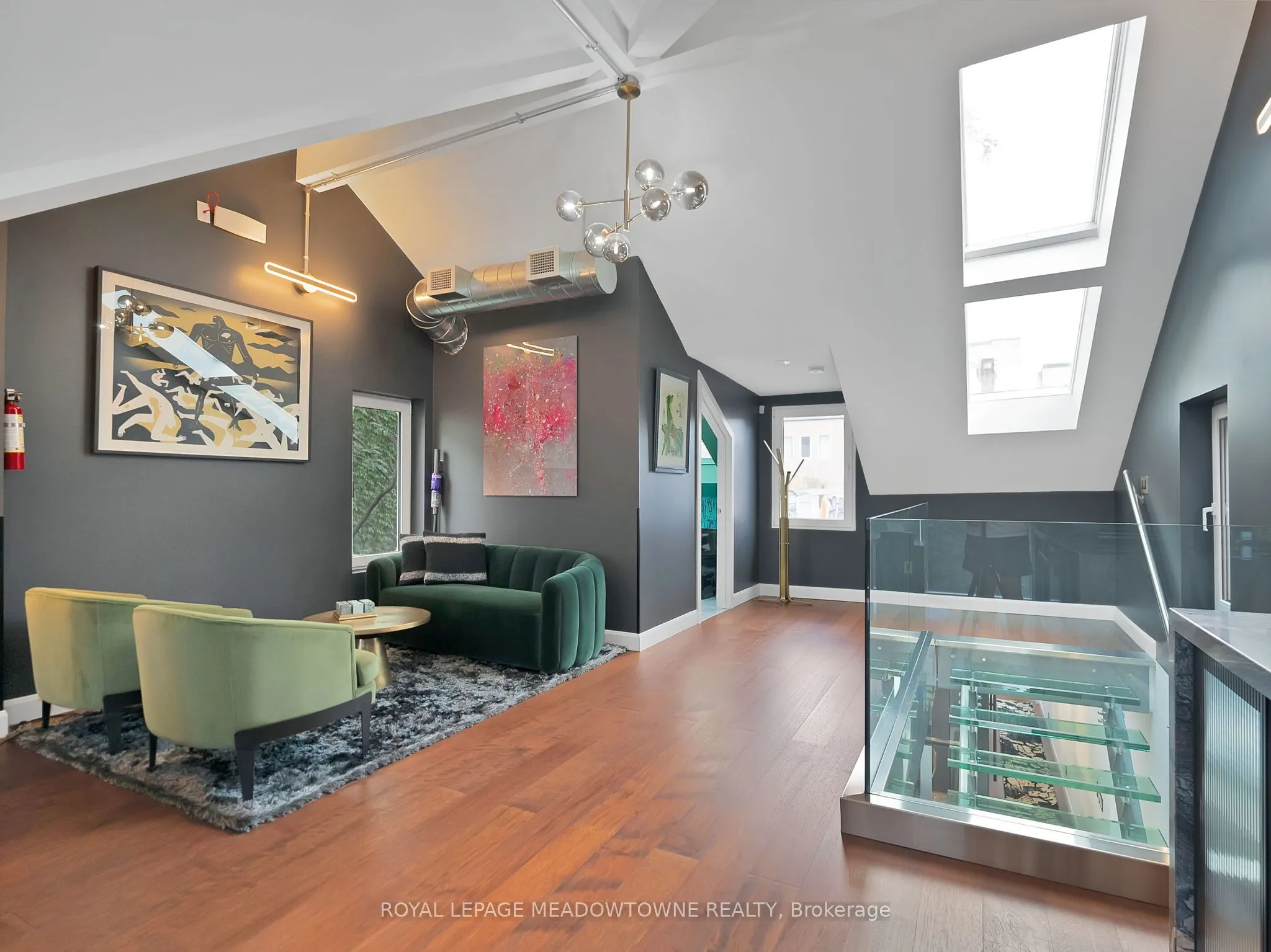 544 Richmond Street W