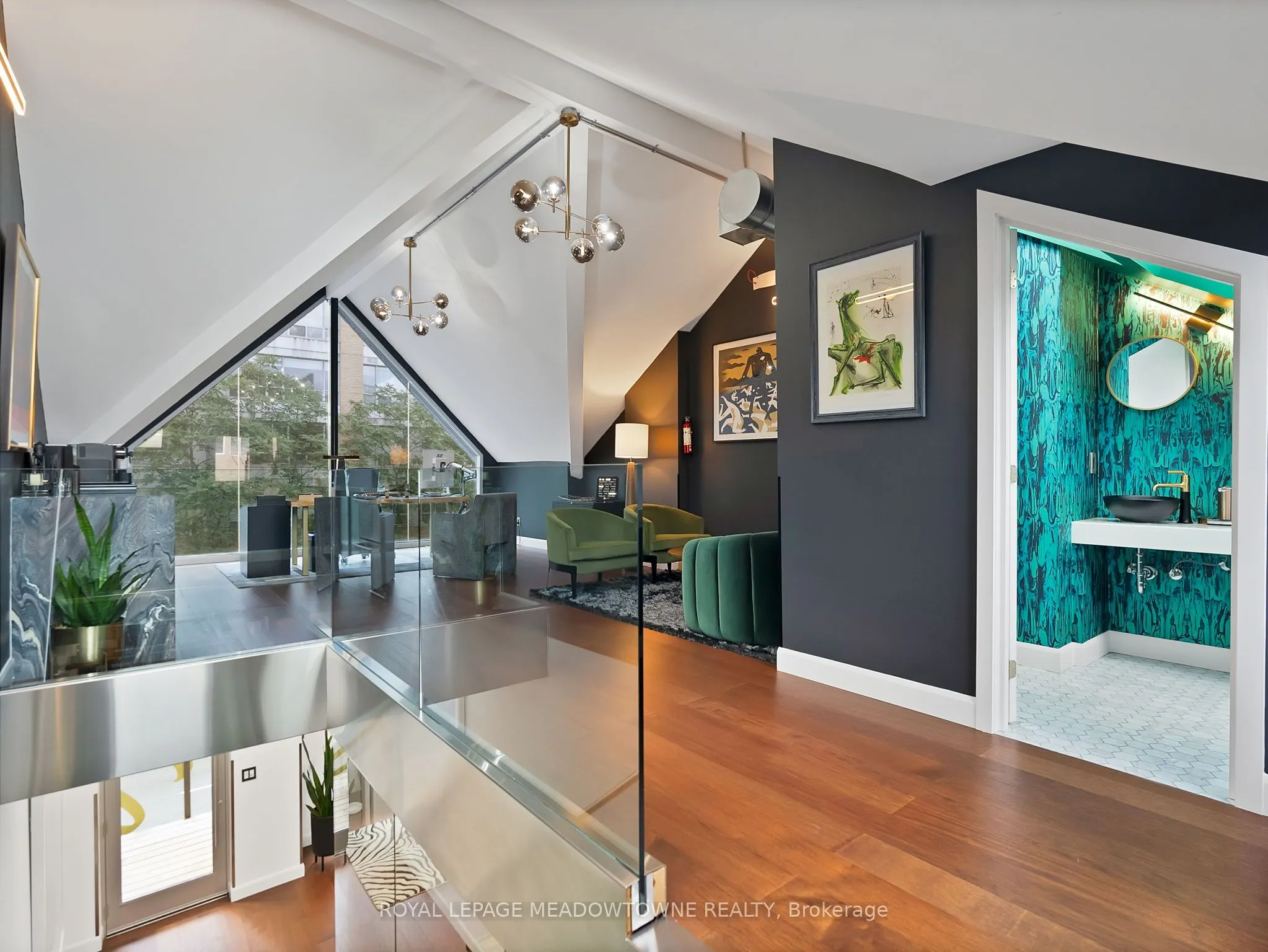 544 Richmond Street W