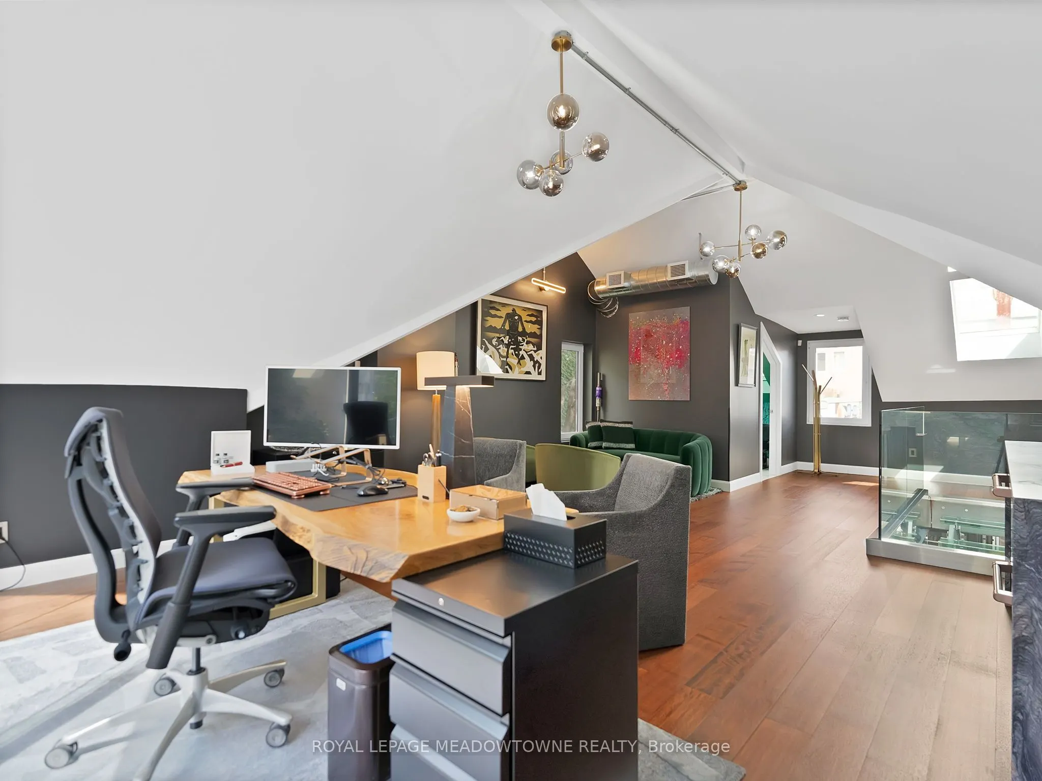 544 Richmond Street W