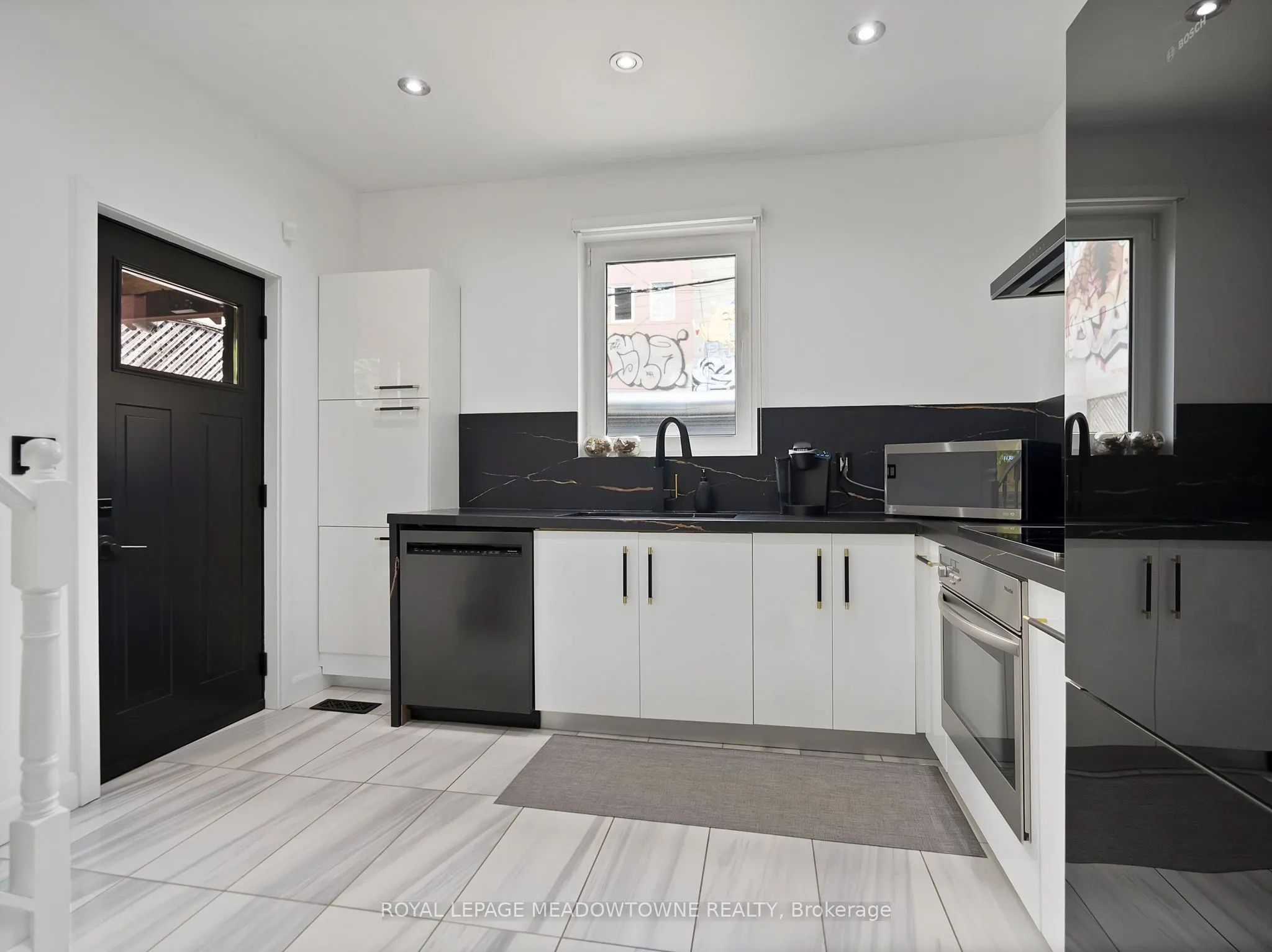 544 Richmond Street W