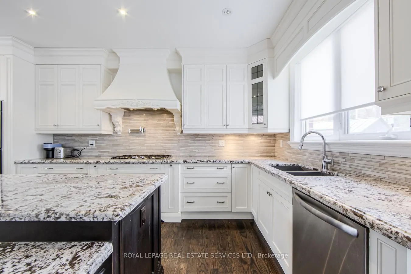 21A Roycrest Avenue