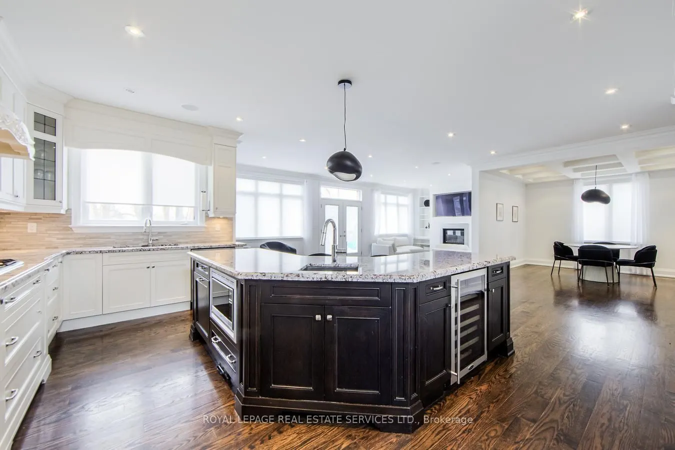 21A Roycrest Avenue