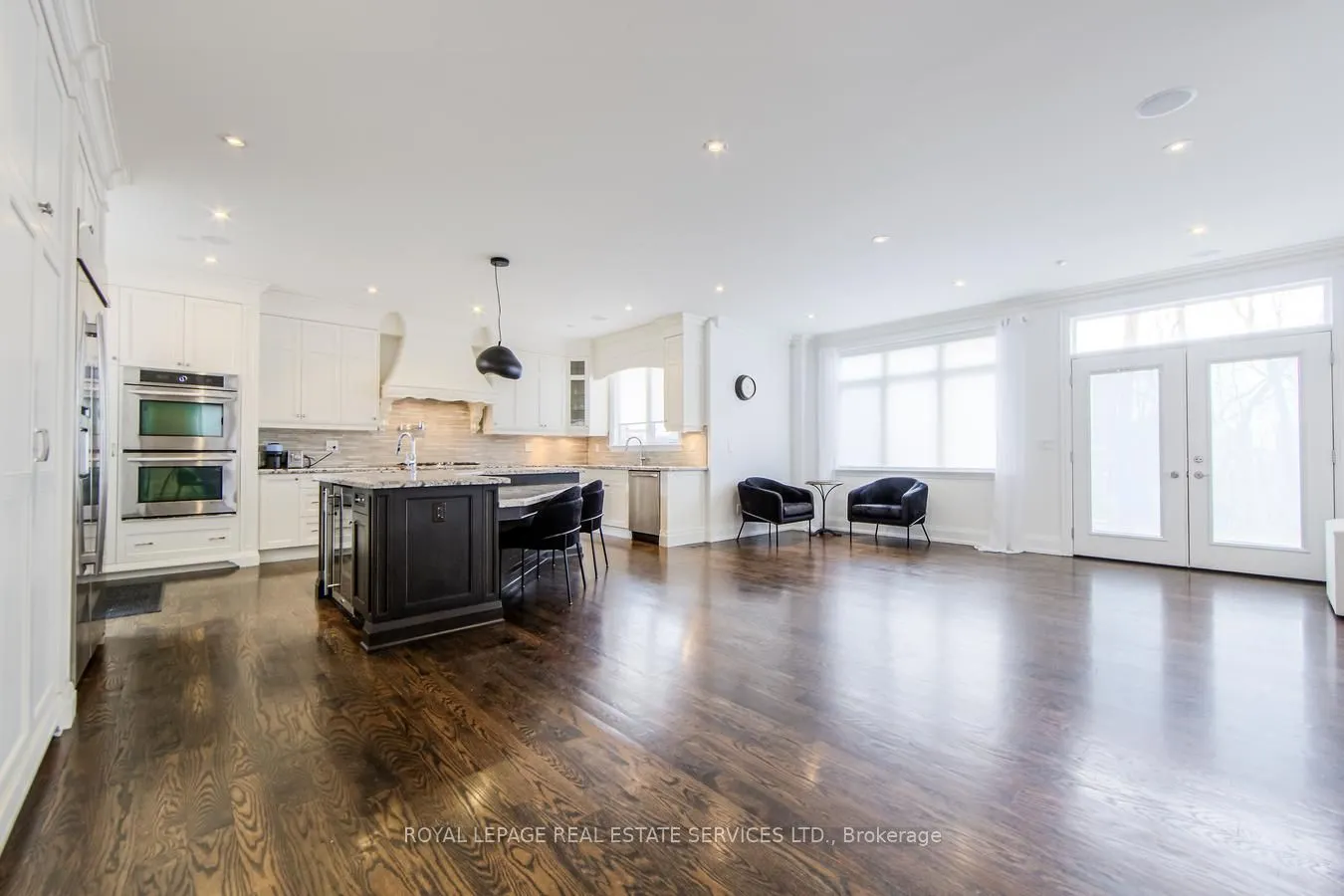 21A Roycrest Avenue