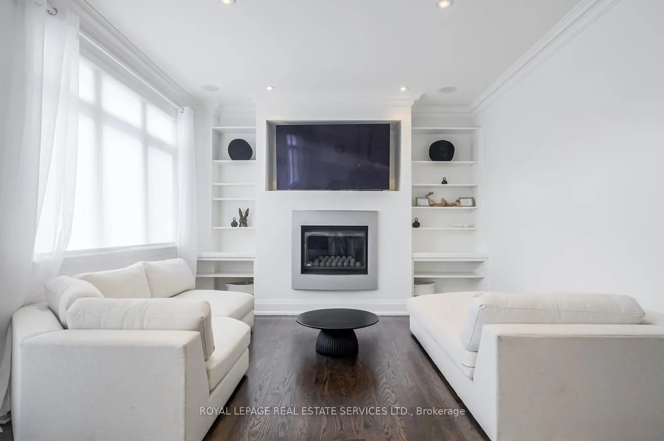 21A Roycrest Avenue
