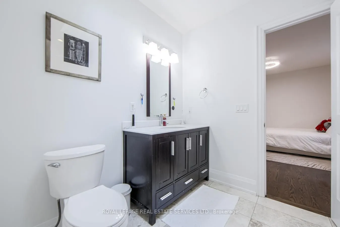 21A Roycrest Avenue